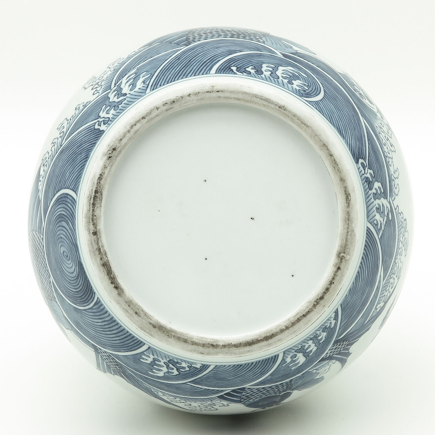 A Blue and White Tianqiu Ping Vase - Image 6 of 9