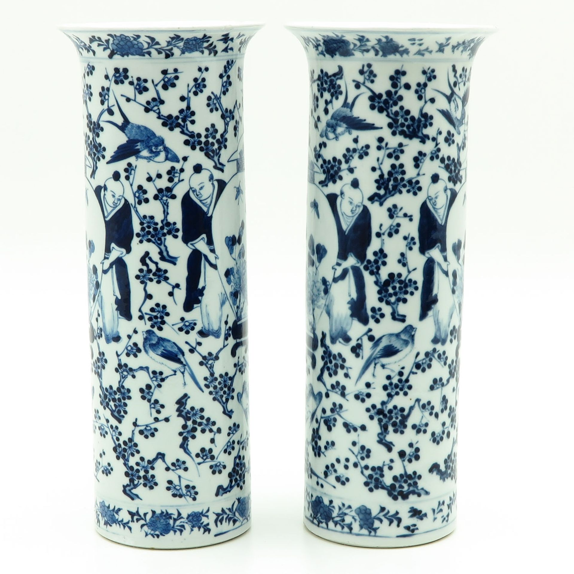 A Pair of Blue and White Vases - Bild 2 aus 9