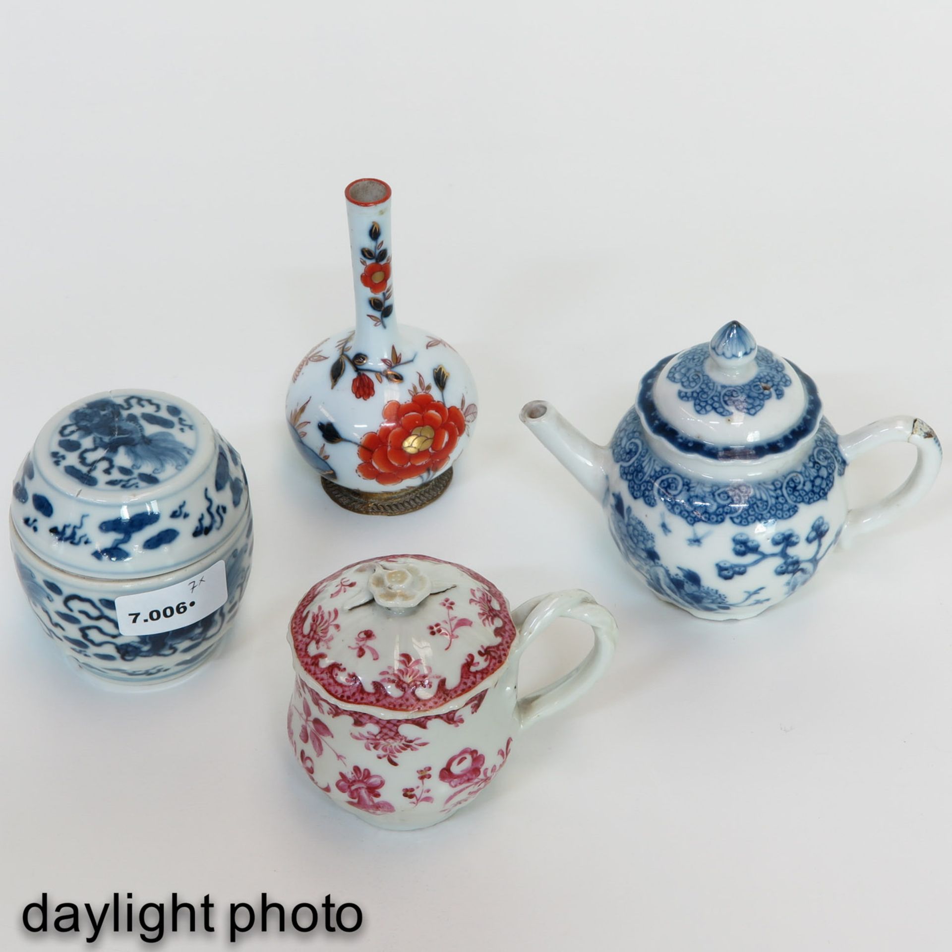 A Diverse Collection of Porcelain - Bild 7 aus 9