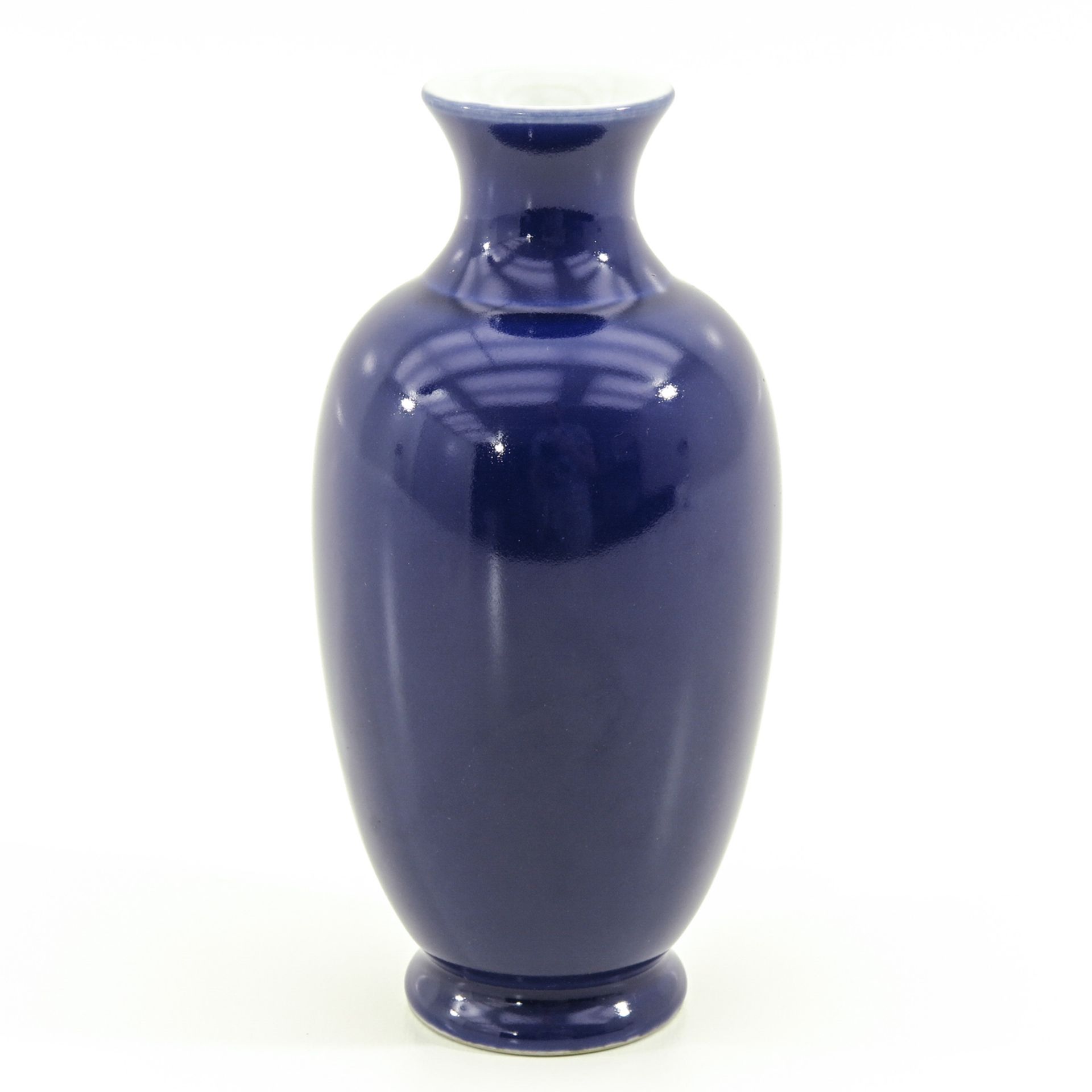A Monochrome Blue Glaze Vase