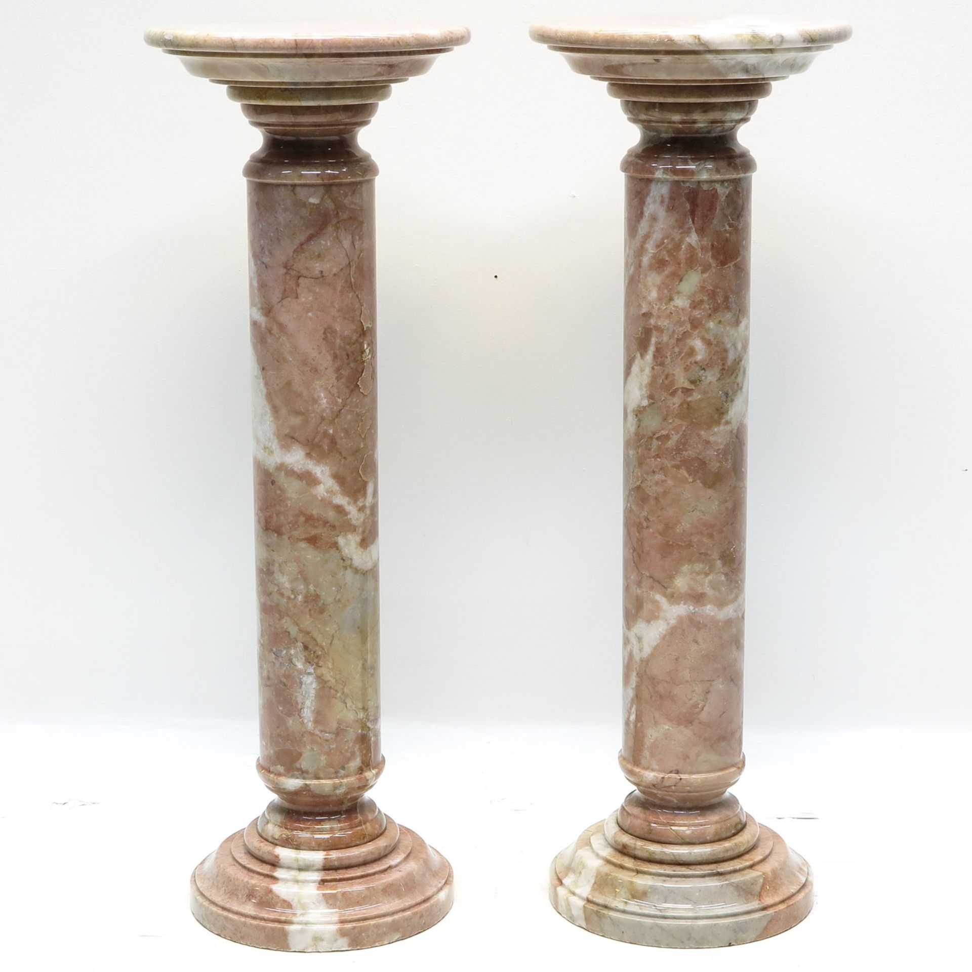 A Pair of Marble Pedestals - Bild 2 aus 7