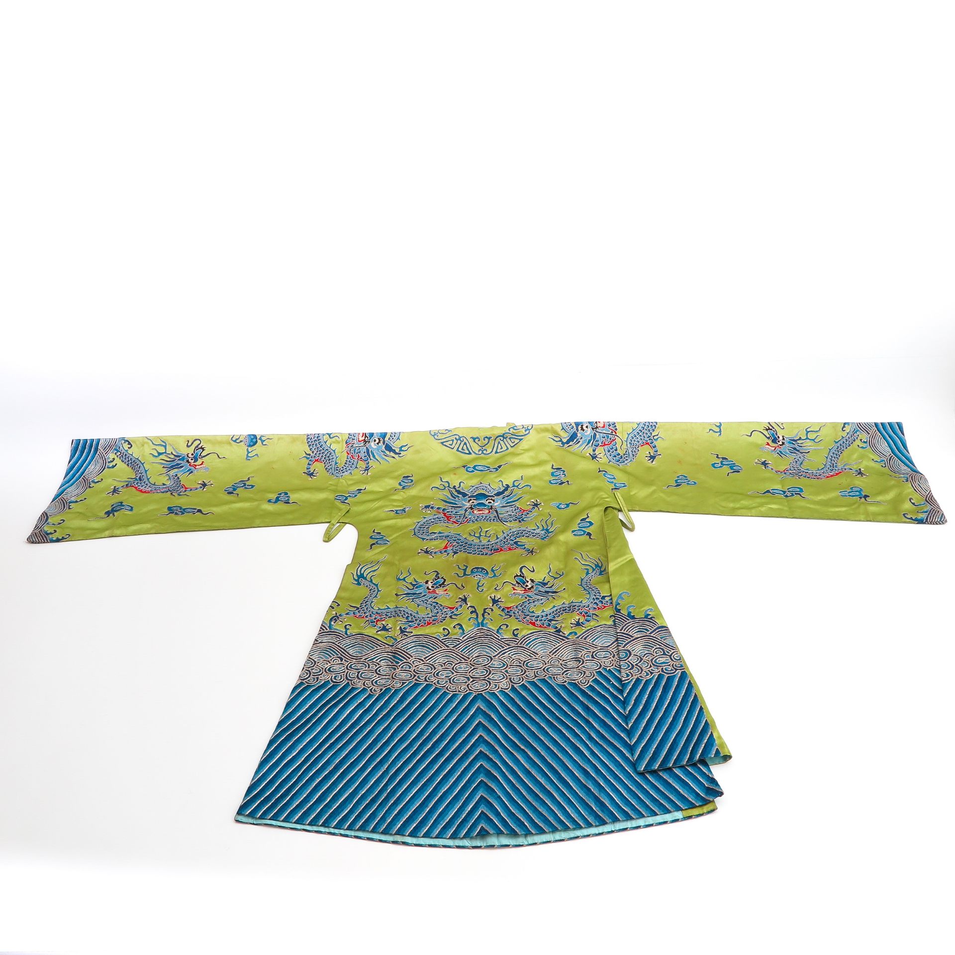 Two Silk Embroidered Robes - Bild 5 aus 8