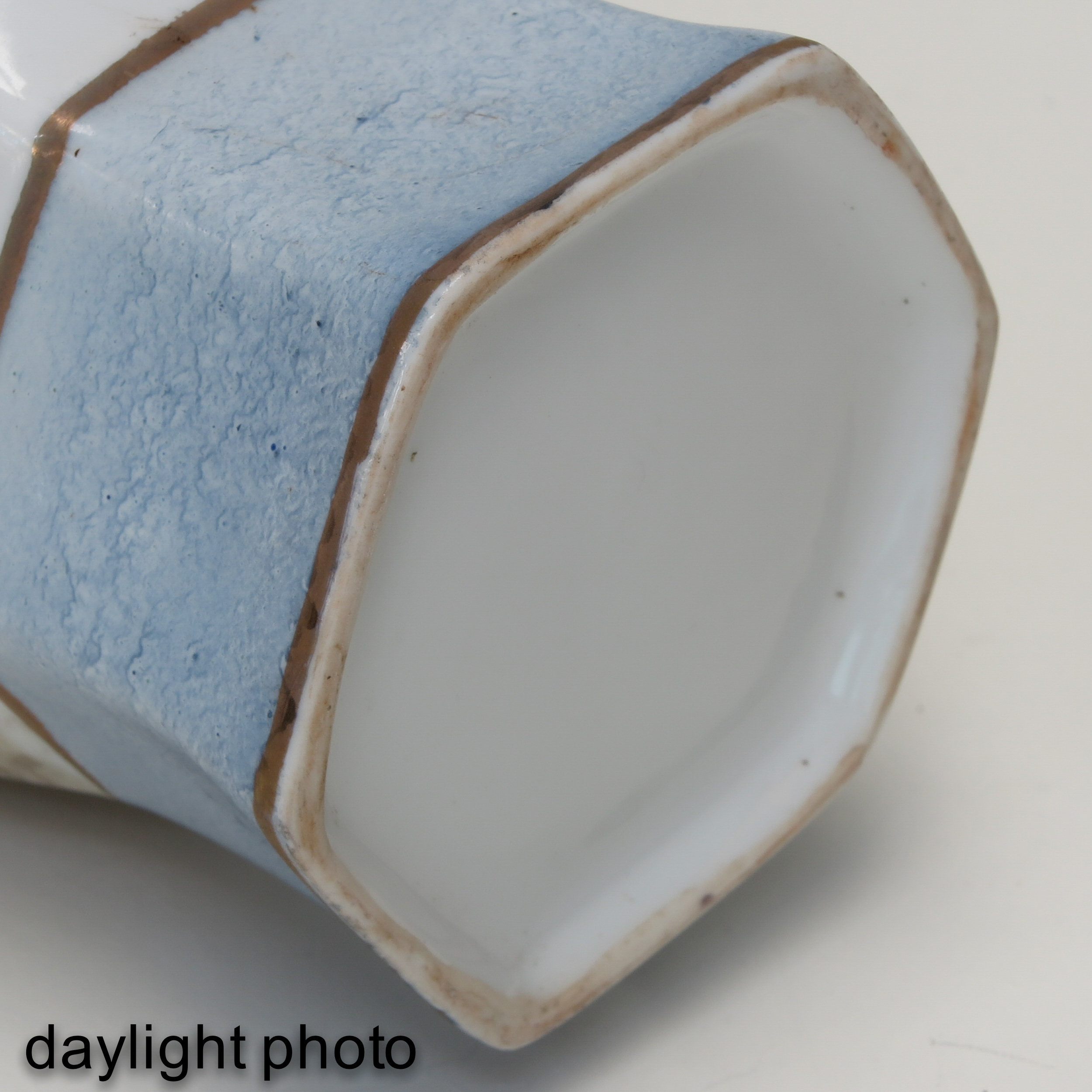 An Eggshell Porcelain Vase - Image 8 of 9