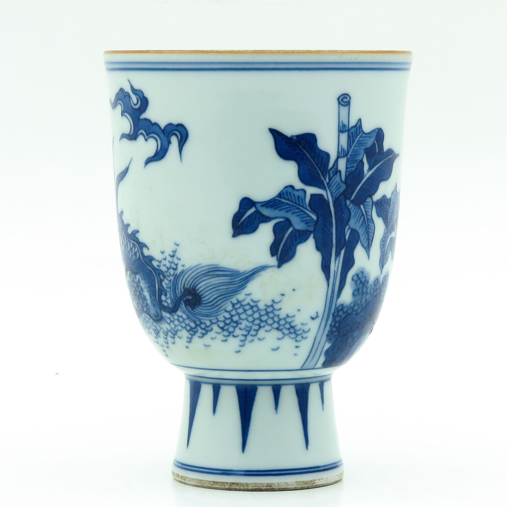 A Blue and White Stem Cup - Bild 2 aus 9
