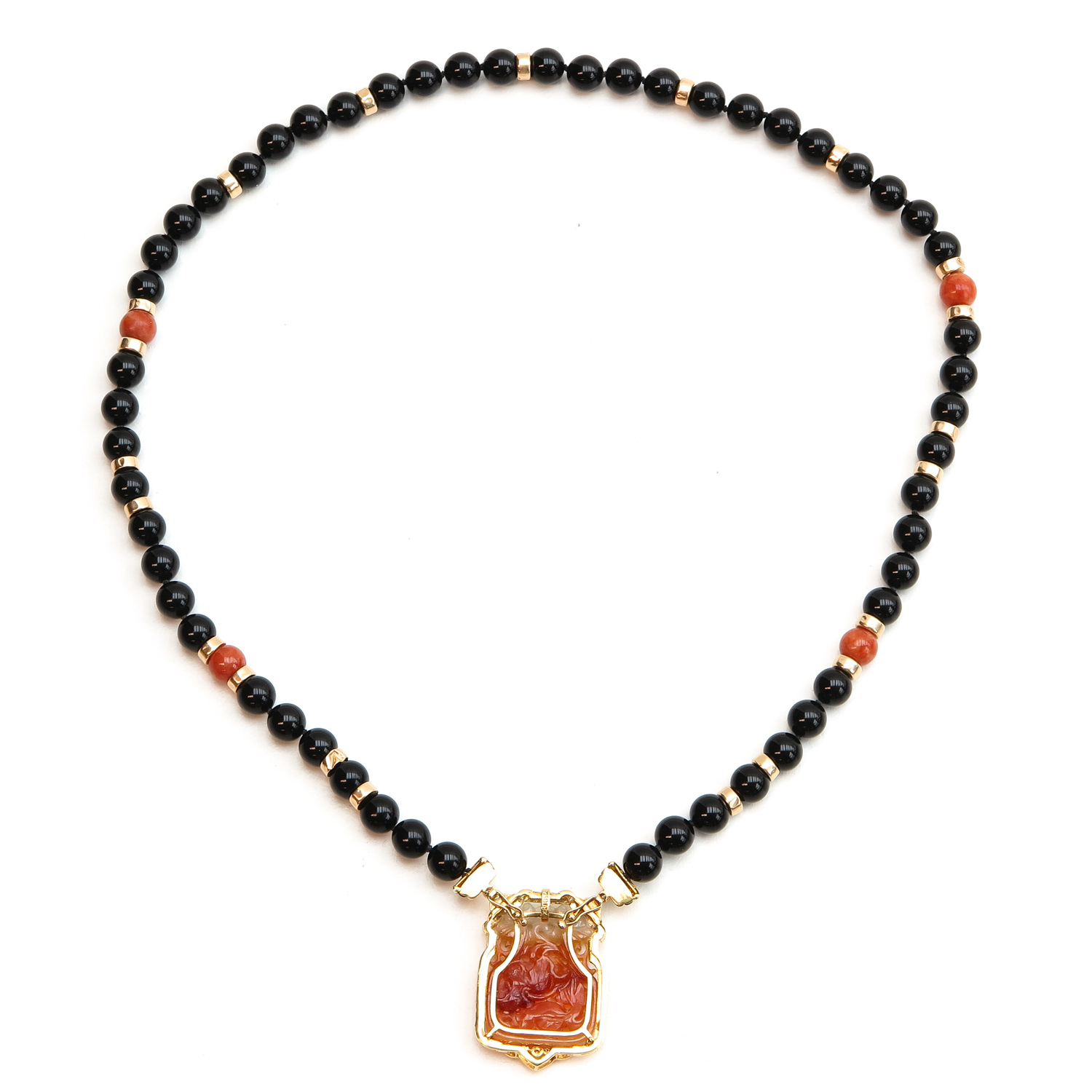 An Onyx and Jade Necklace - Image 2 of 4