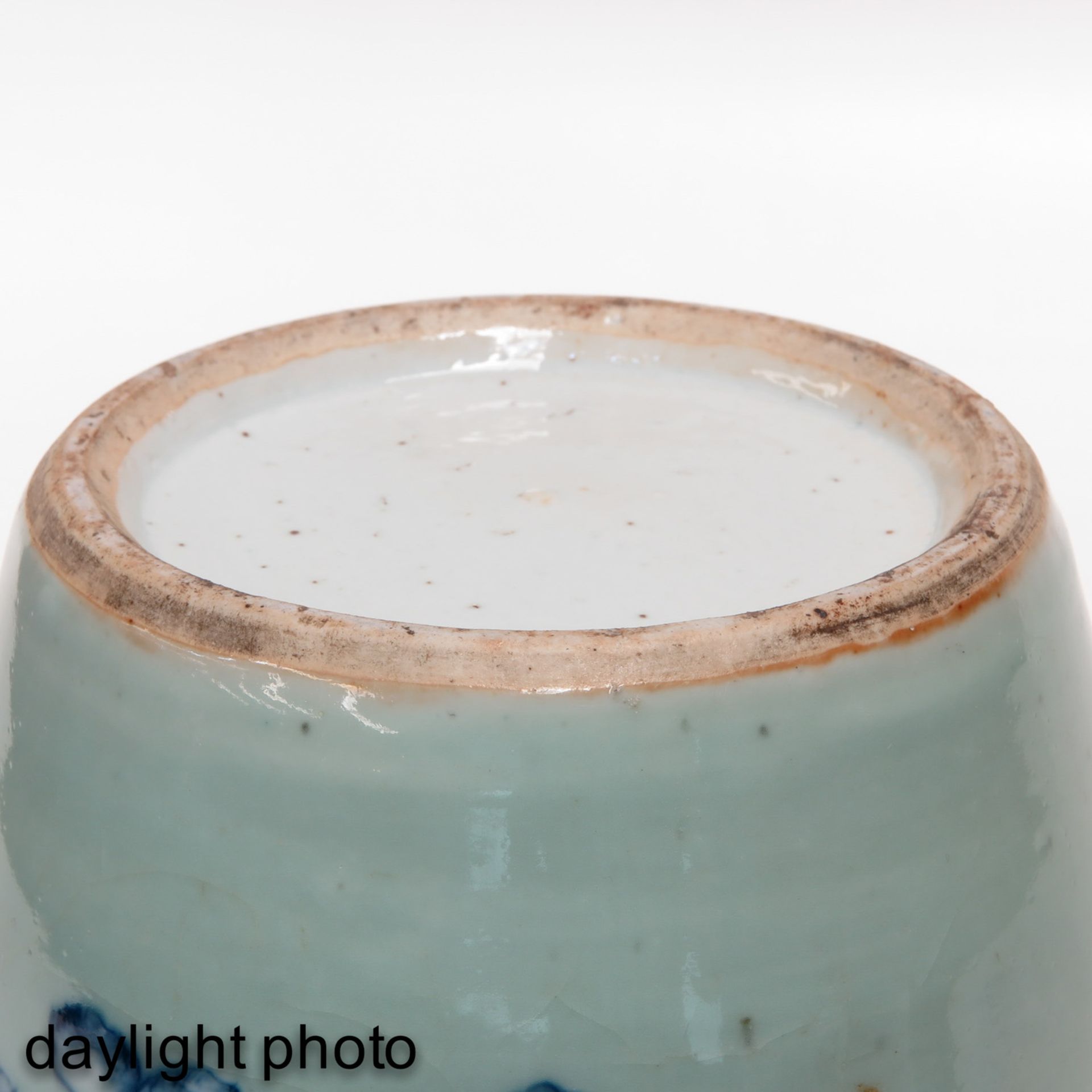 A Celadon and Blue Ginger Jar - Bild 8 aus 9