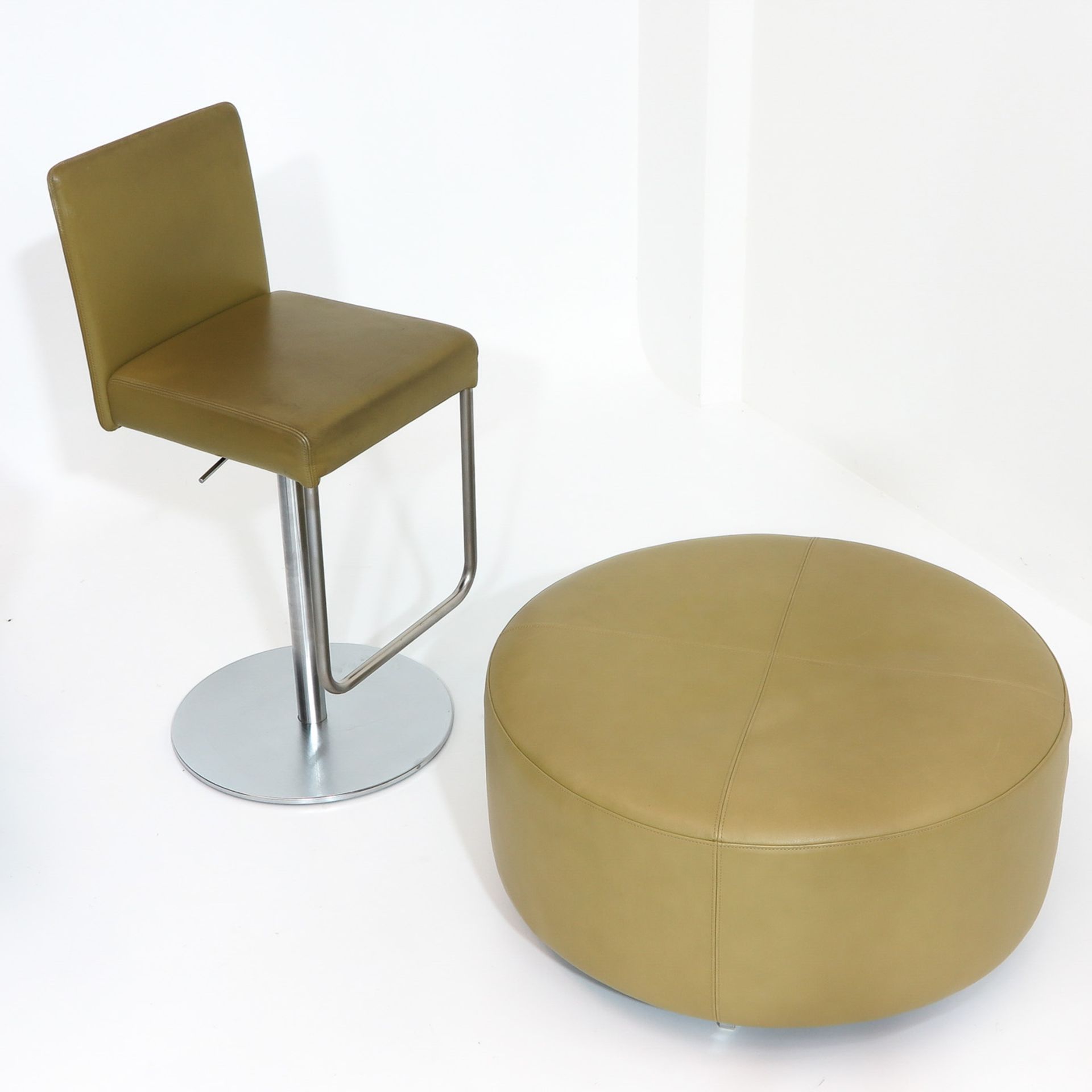 A Walter Knoll Design Table with Chairs and Barstools - Image 2 of 3