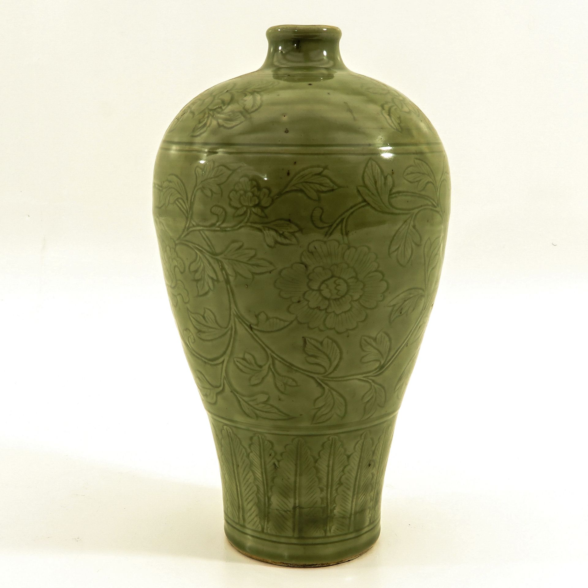 A Celadon Meiping Vase - Bild 2 aus 9
