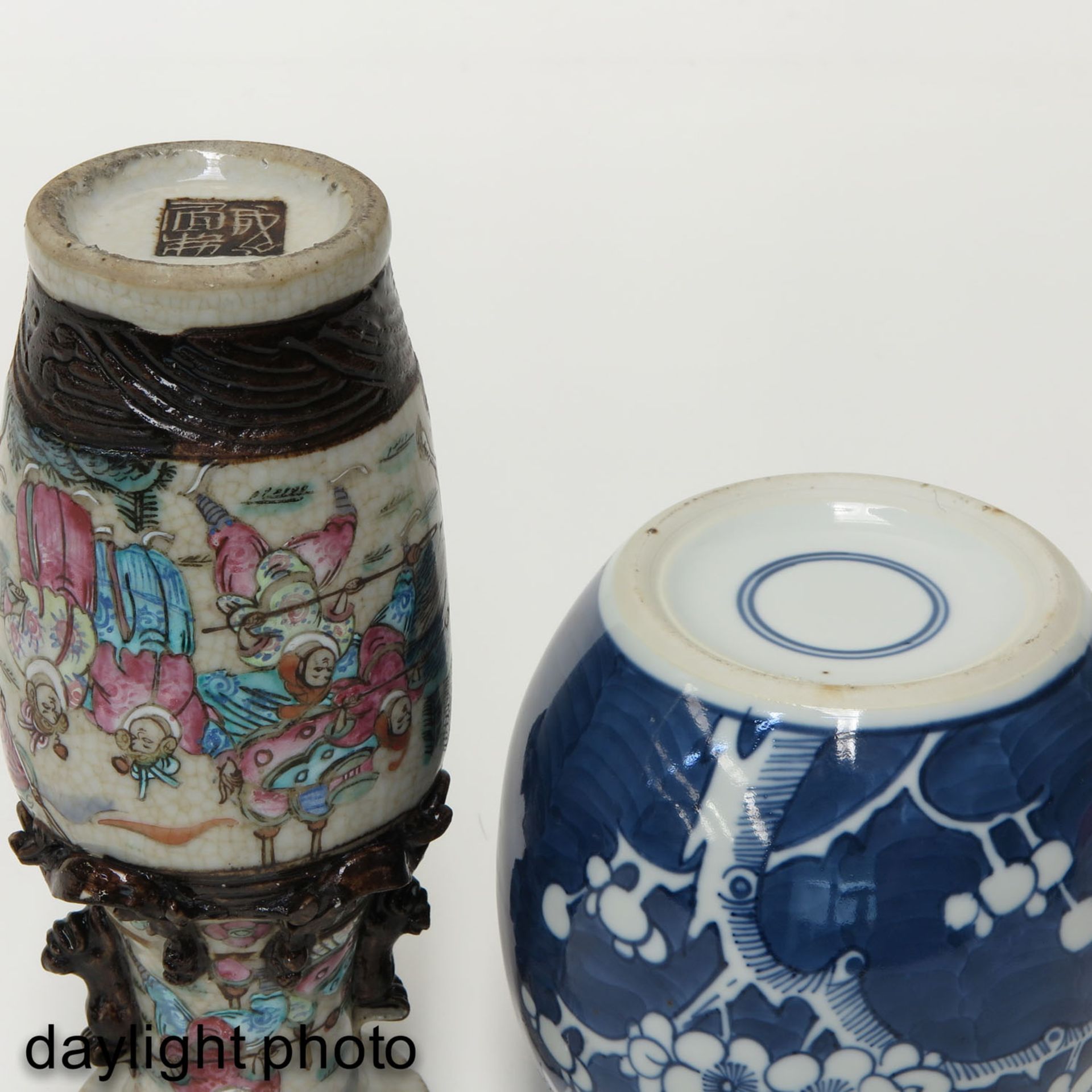 A Ginger Jar and Nanking Vase - Bild 8 aus 9