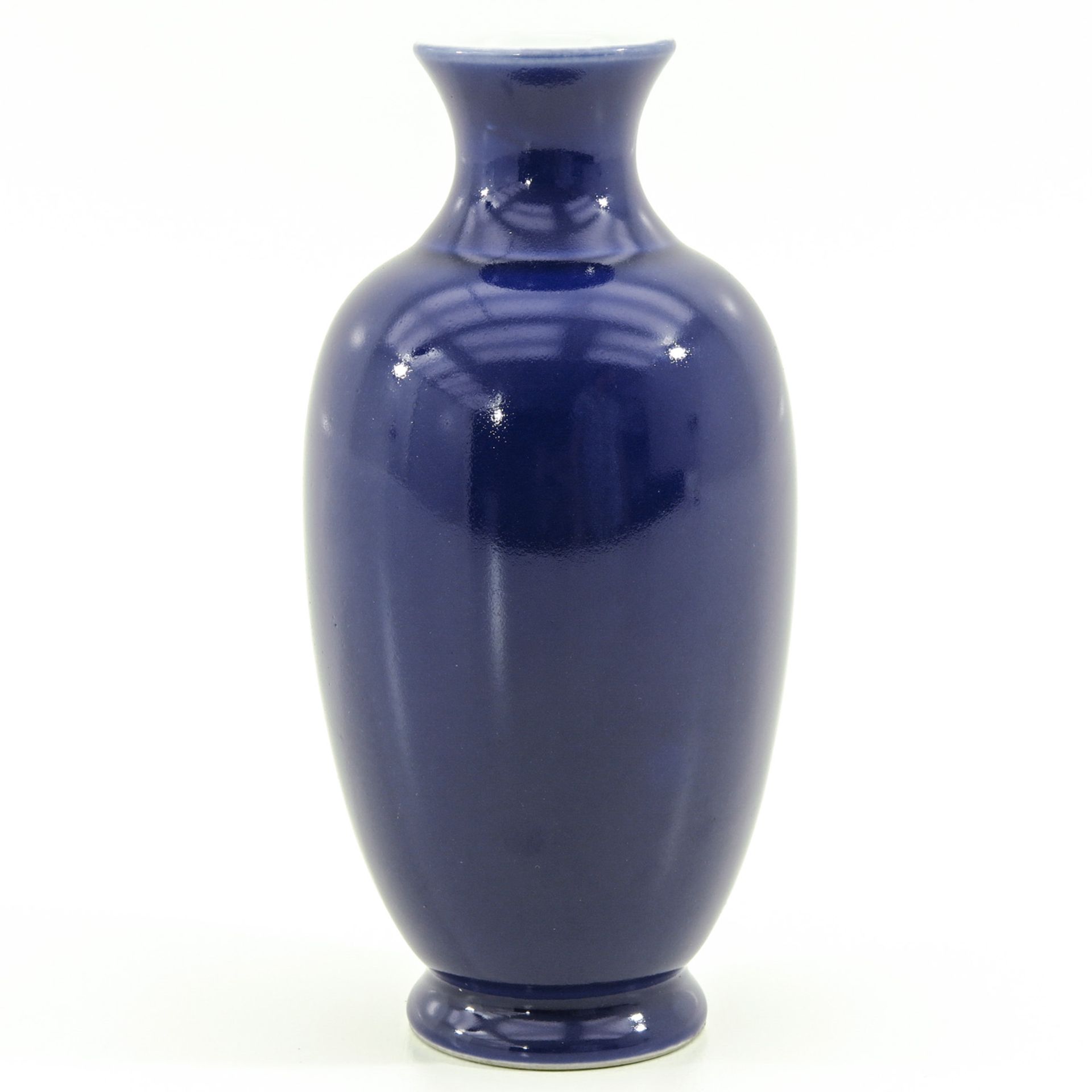 A Monochrome Blue Glaze Vase - Bild 4 aus 10