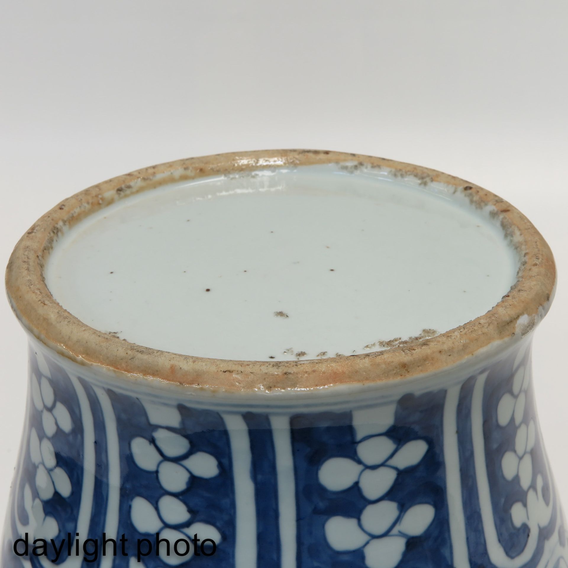 A Blue and White Vase - Bild 8 aus 9