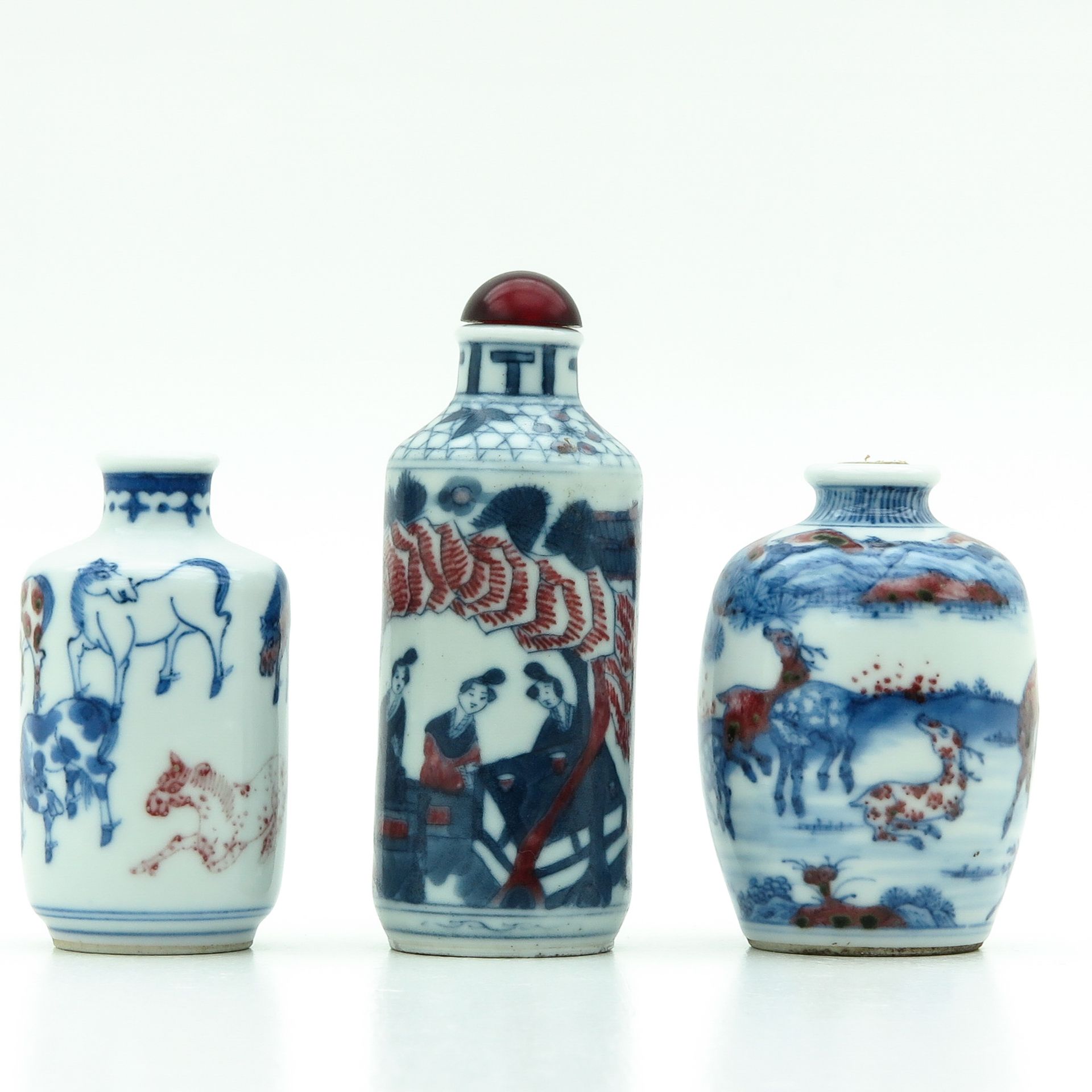 A Collection of Three Snuff Bottles - Bild 3 aus 9