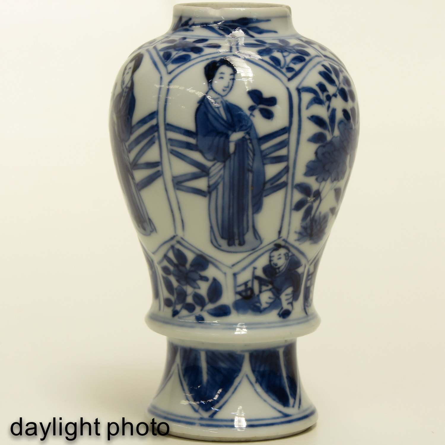 Two Miniature Blue and White Vases - Image 9 of 9