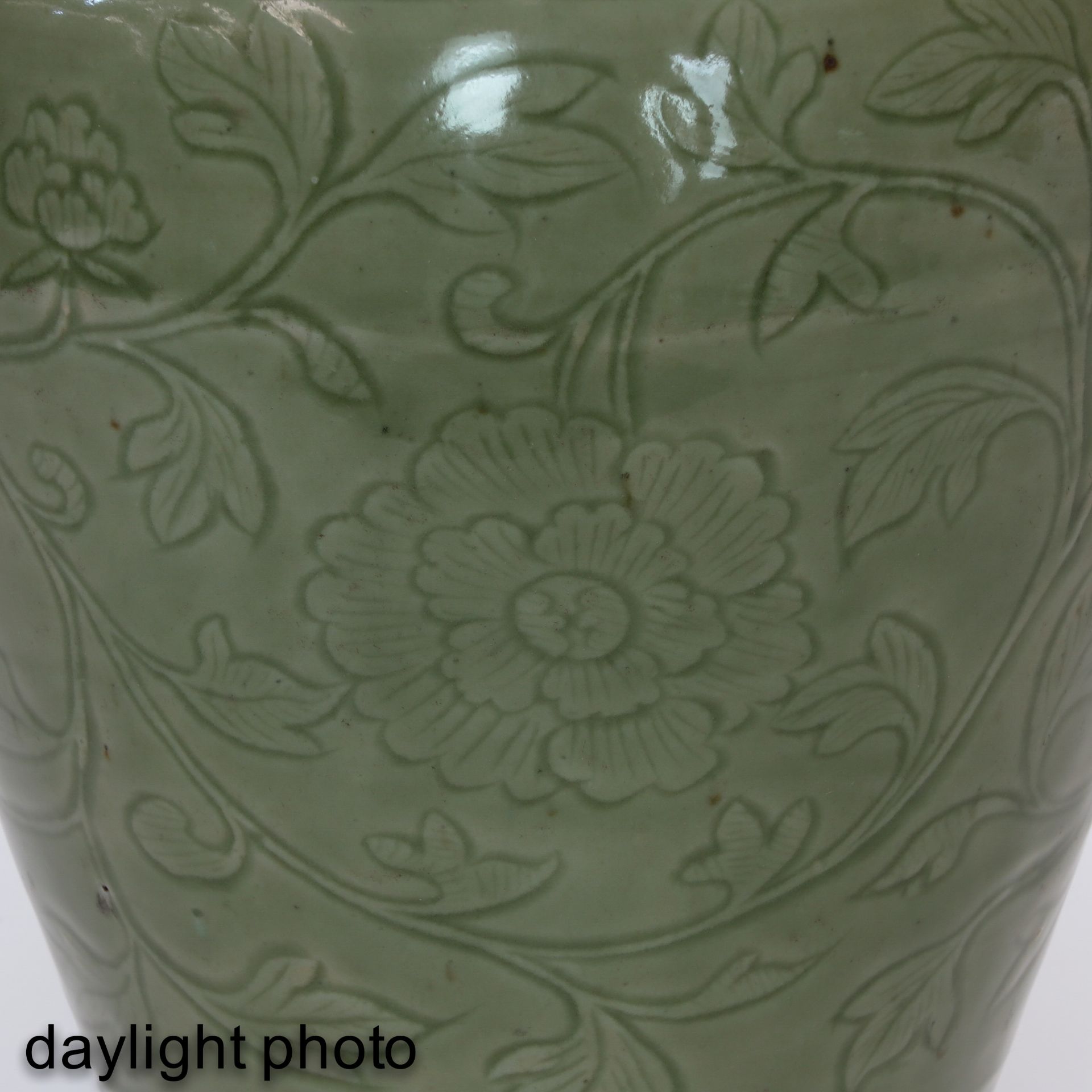 A Celadon Meiping Vase - Bild 9 aus 9