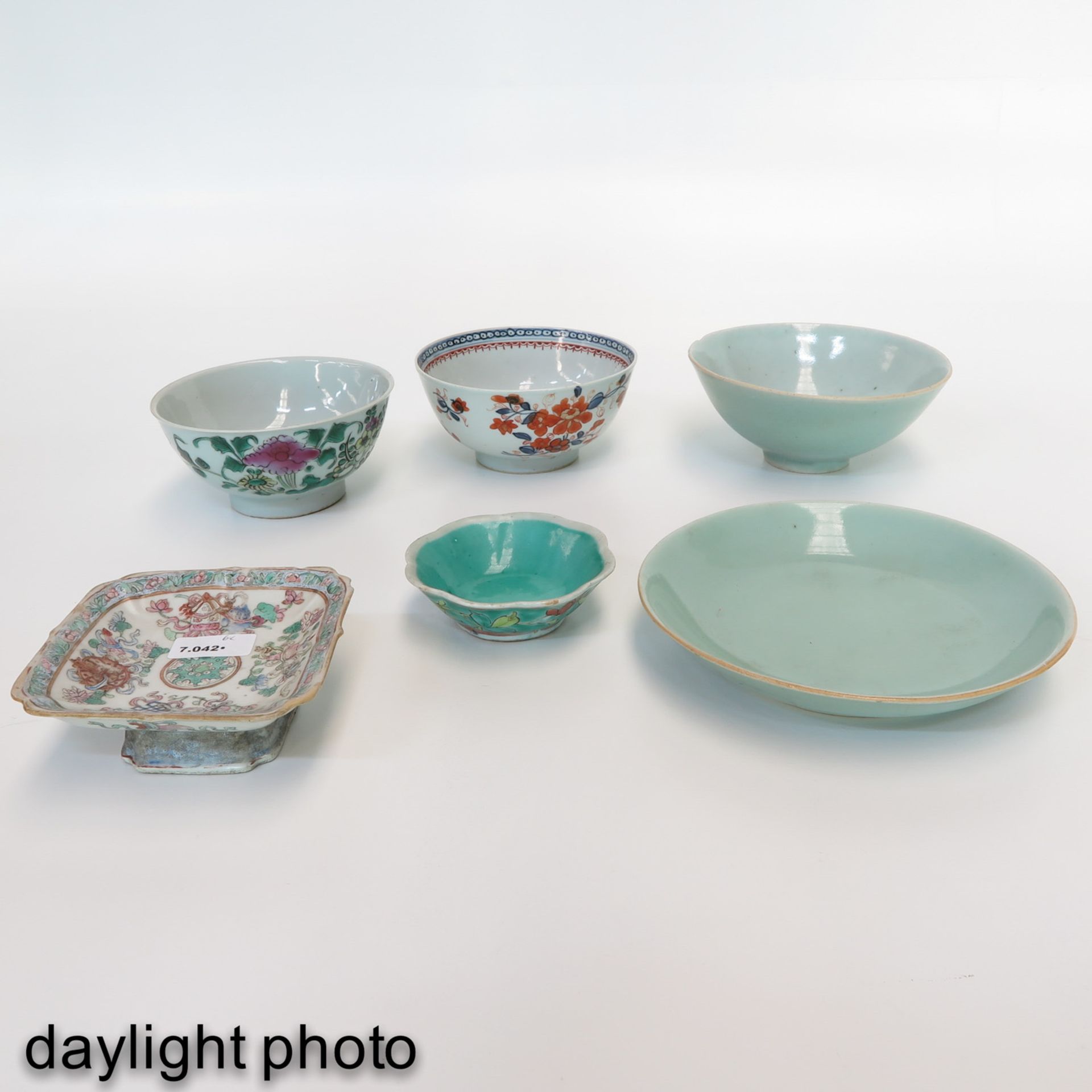 A Diverse Collection of Porcelain - Bild 7 aus 10