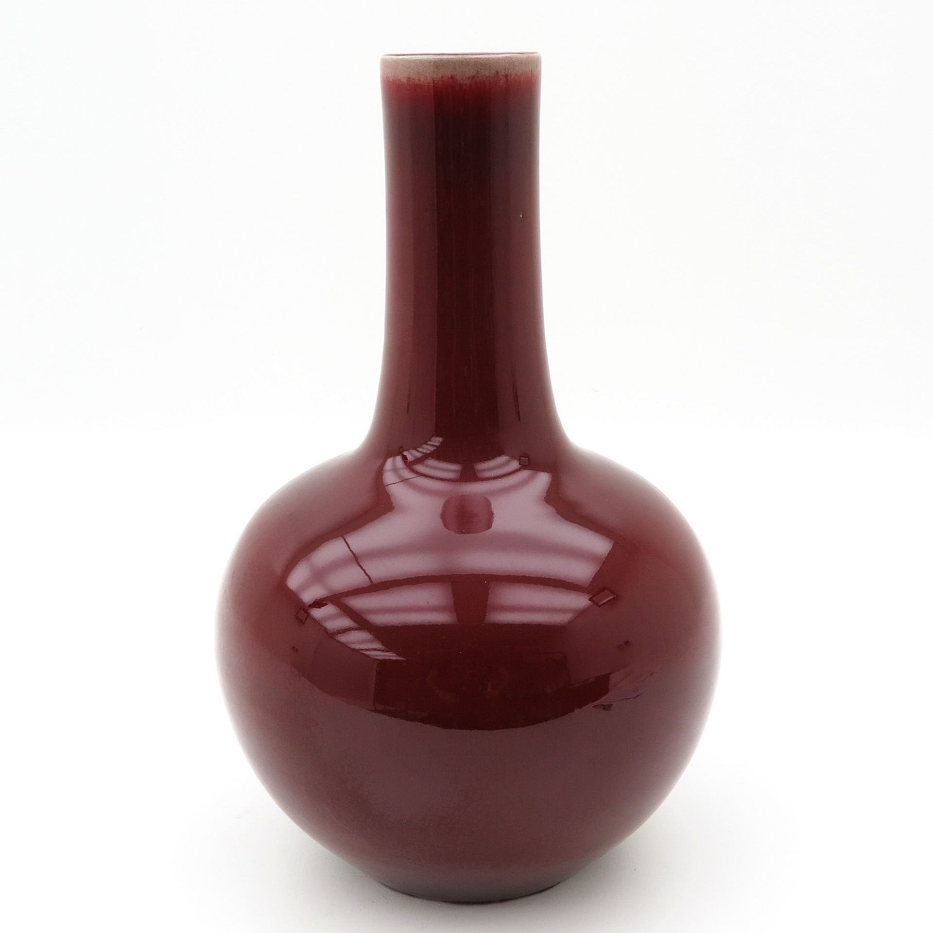 A Sang de Boeuf Tianqiu Ping Vase - Bild 2 aus 9