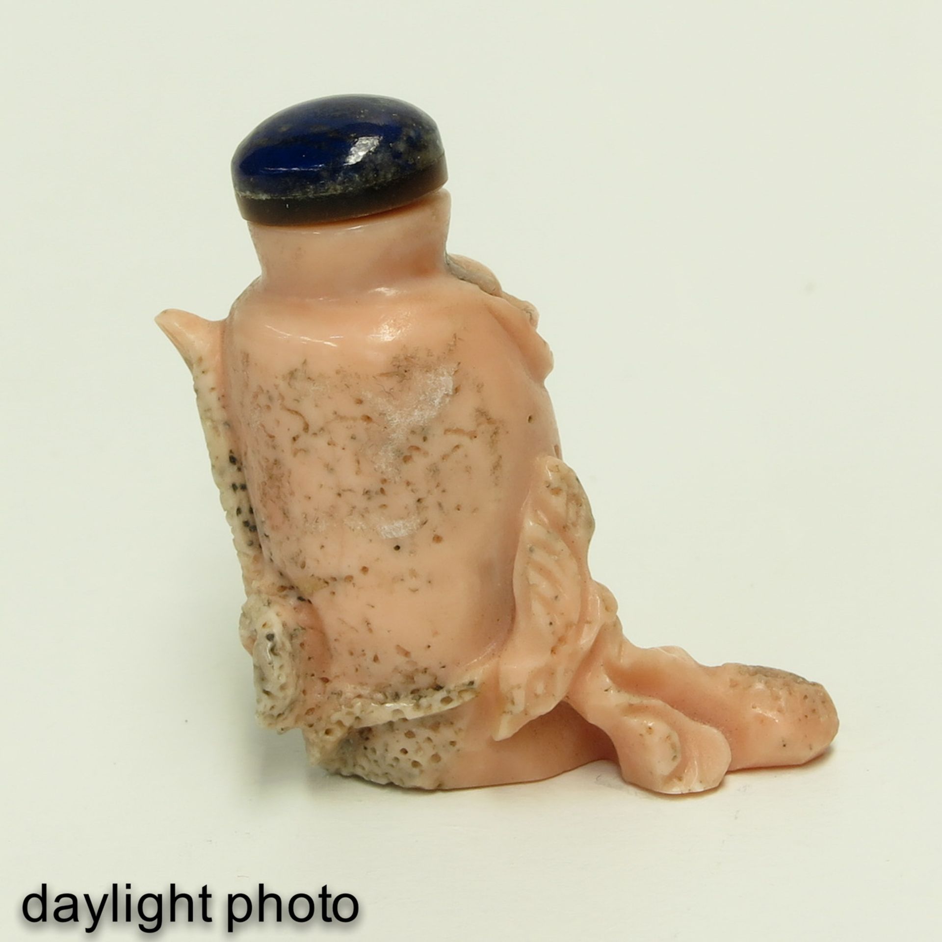 A Coral Snuff Bottle - Bild 6 aus 7