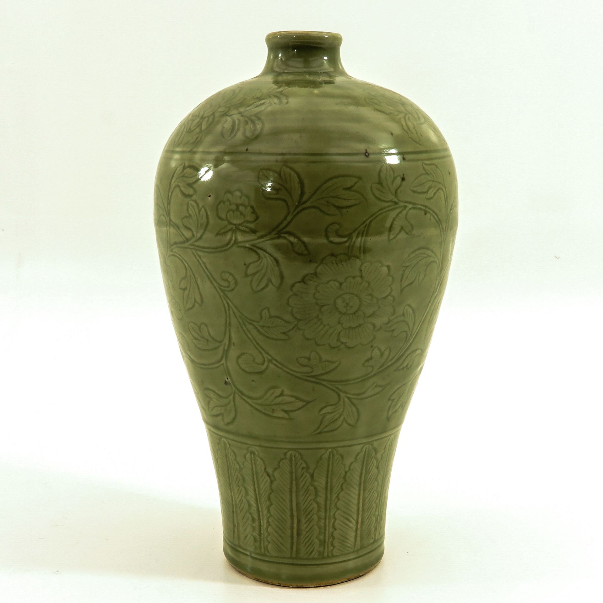 A Celadon Meiping Vase - Bild 4 aus 9