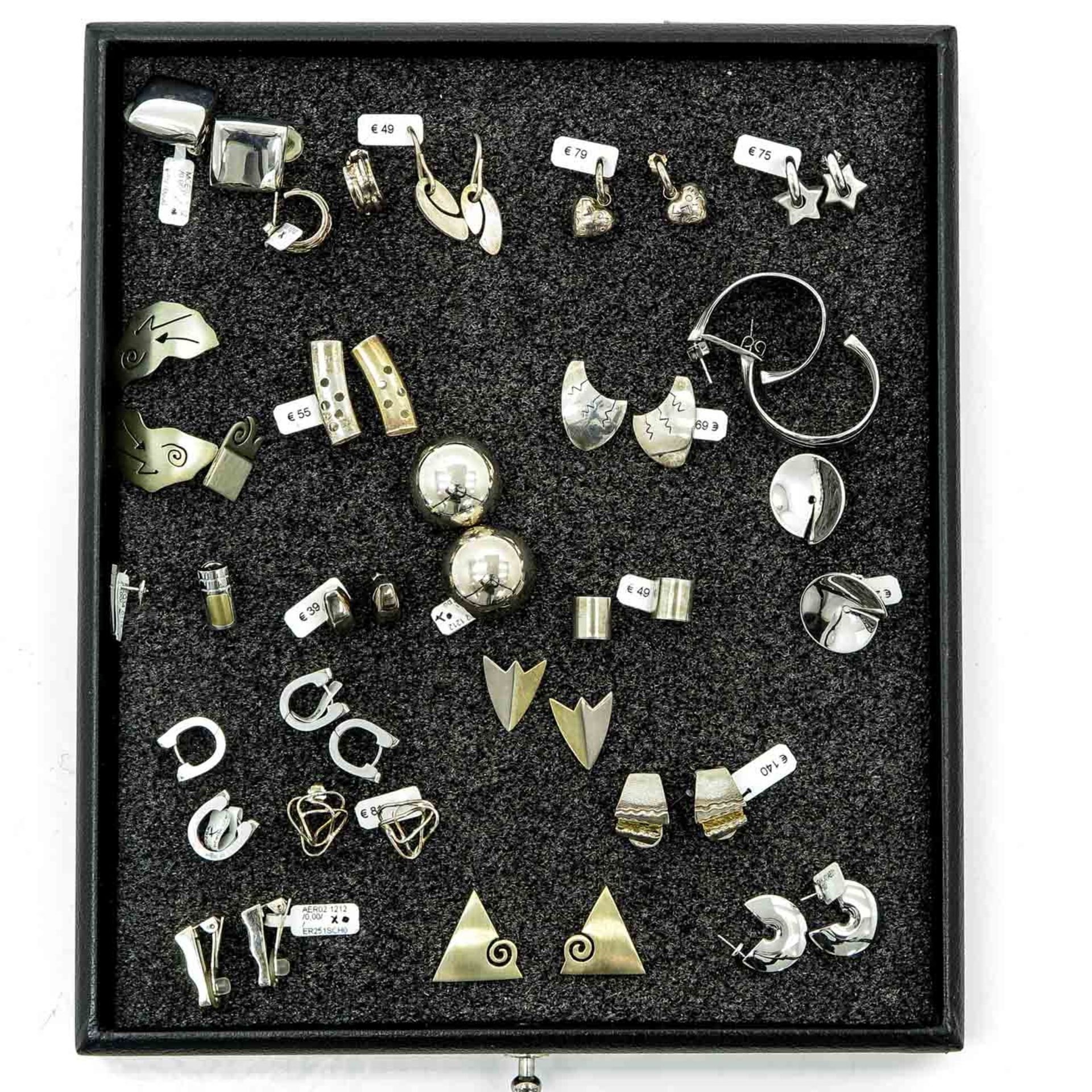 A Diverse Collection of Jewelry - New - Bild 2 aus 4