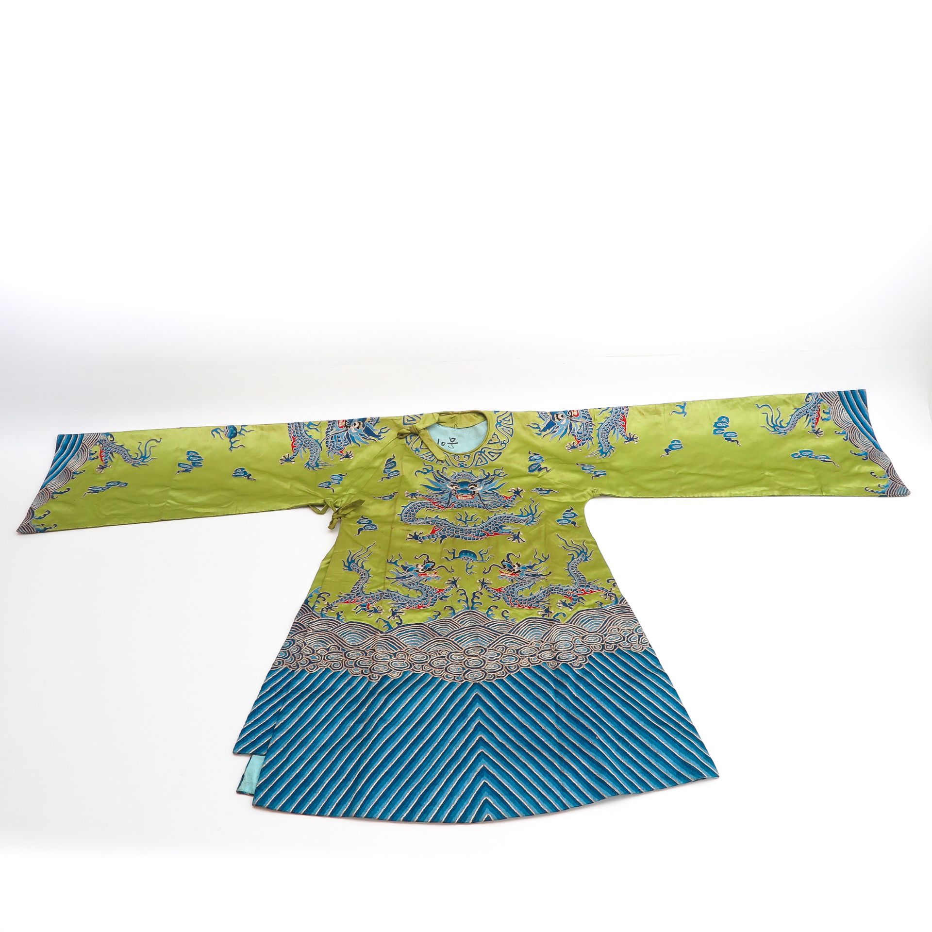 Two Silk Embroidered Robes - Bild 4 aus 8