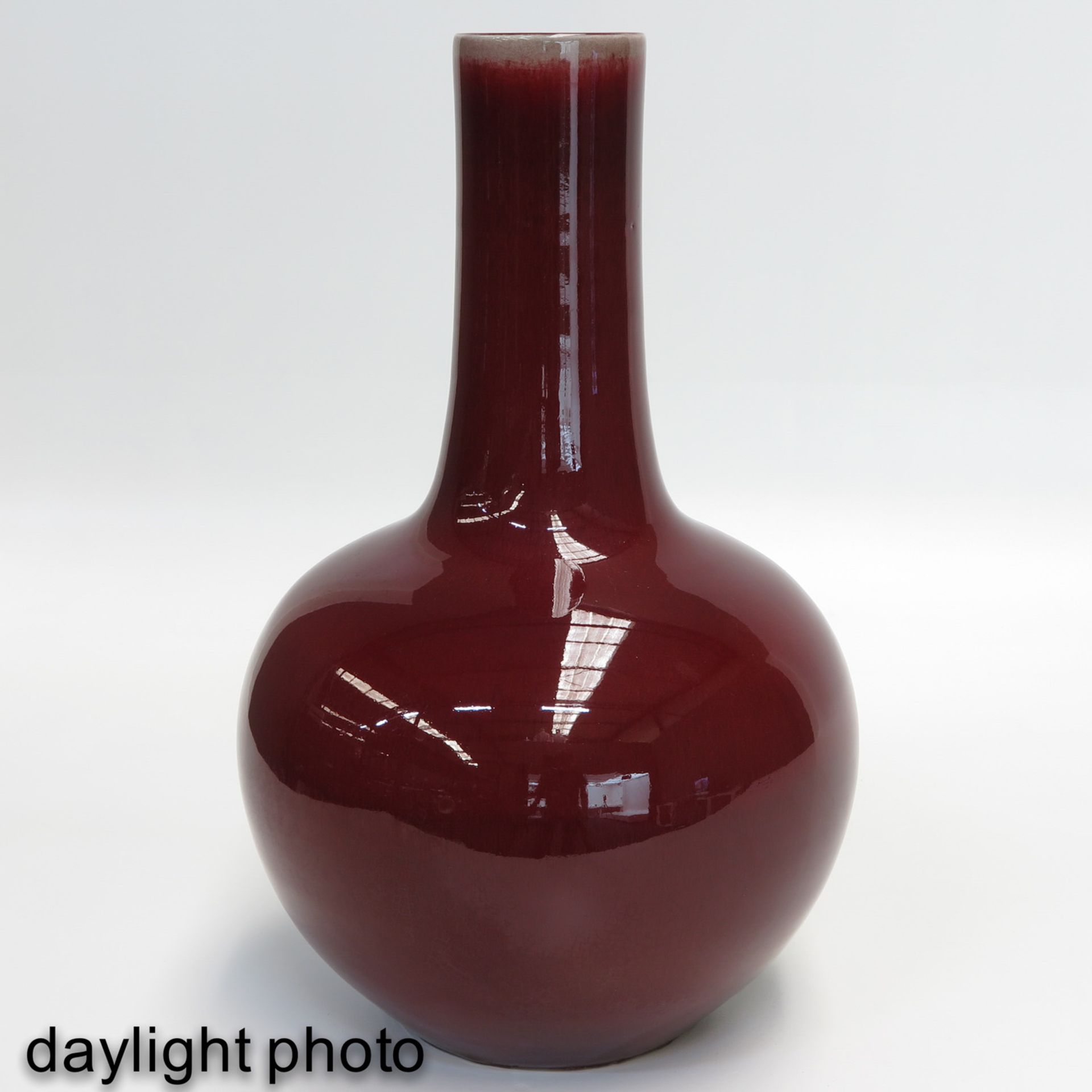 A Sang de Boeuf Tianqiu Ping Vase - Bild 7 aus 9