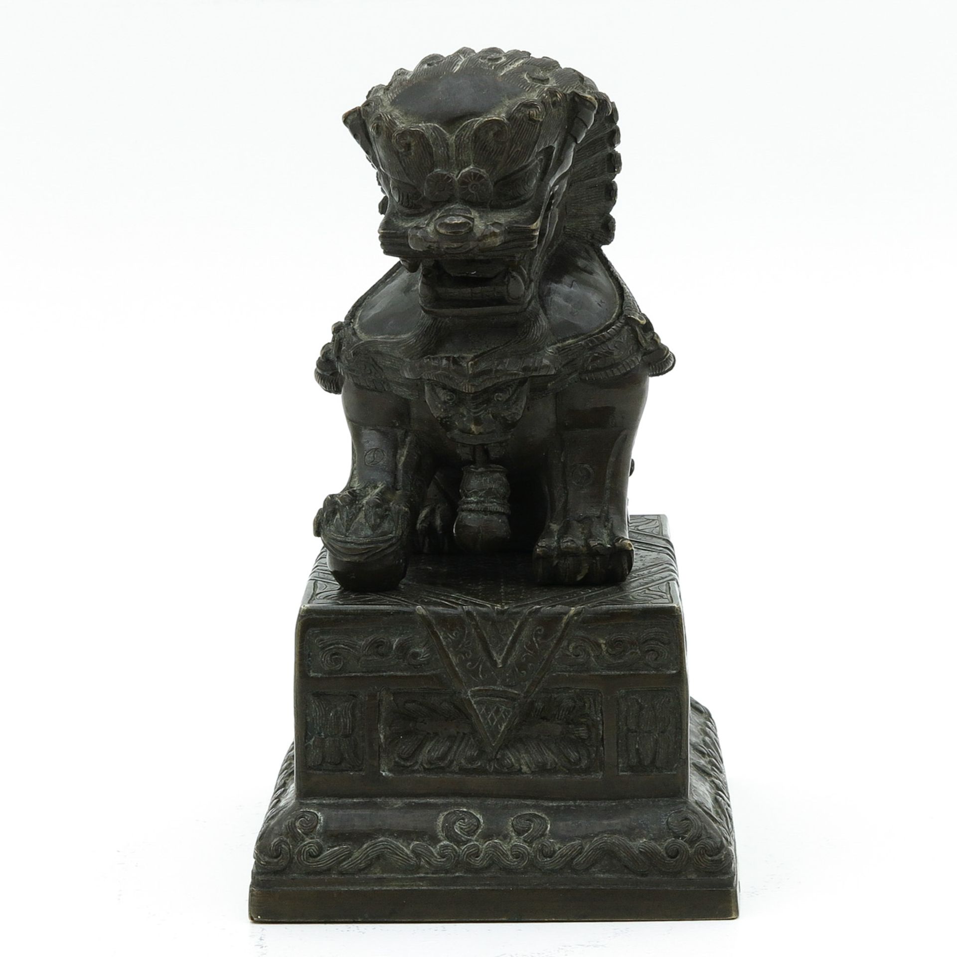 A Bronze Temple Lion Sculpture - Bild 4 aus 9
