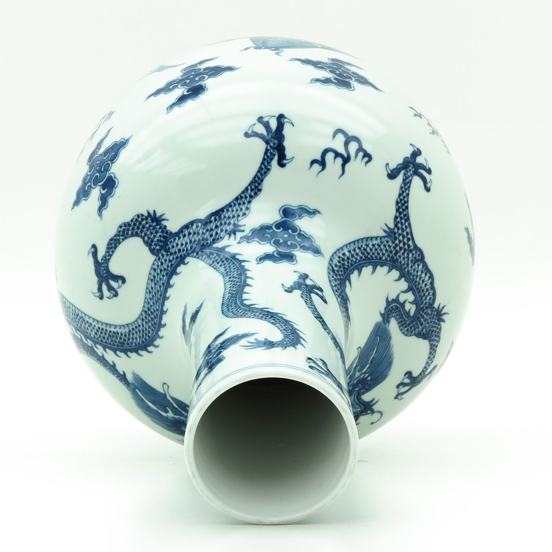 A Blue and White Tianqiu Ping Vase - Bild 5 aus 9