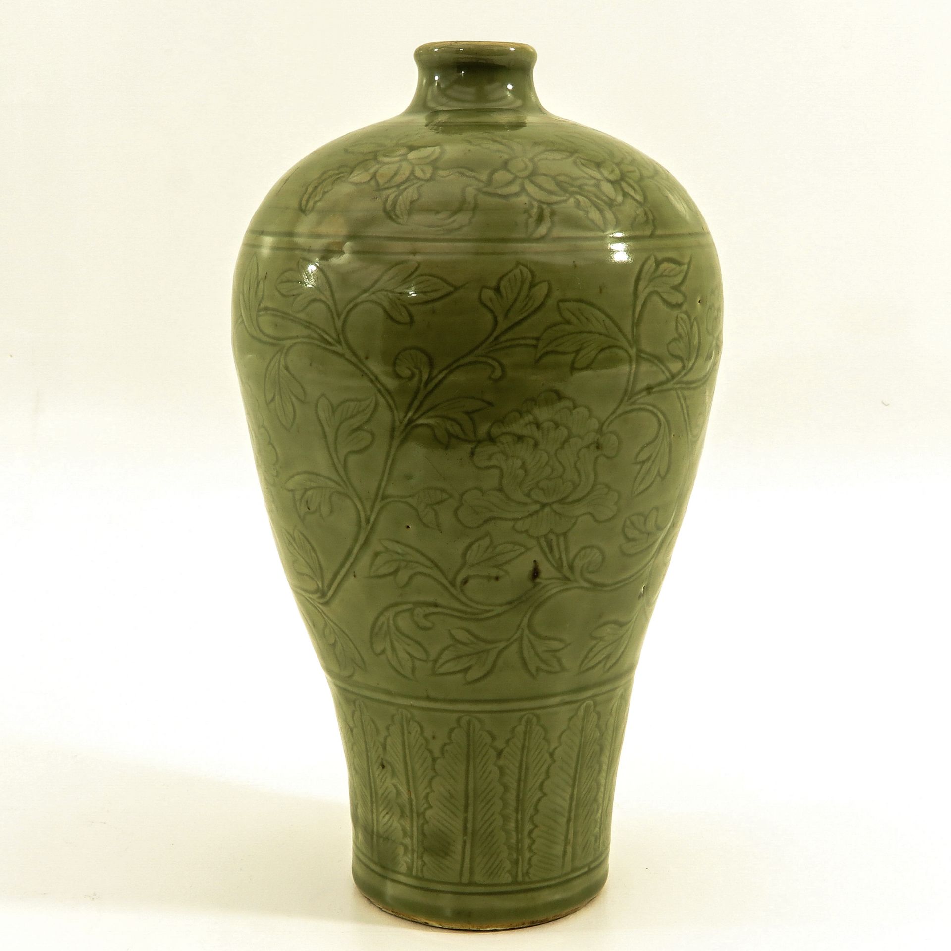 A Celadon Meiping Vase - Bild 3 aus 9