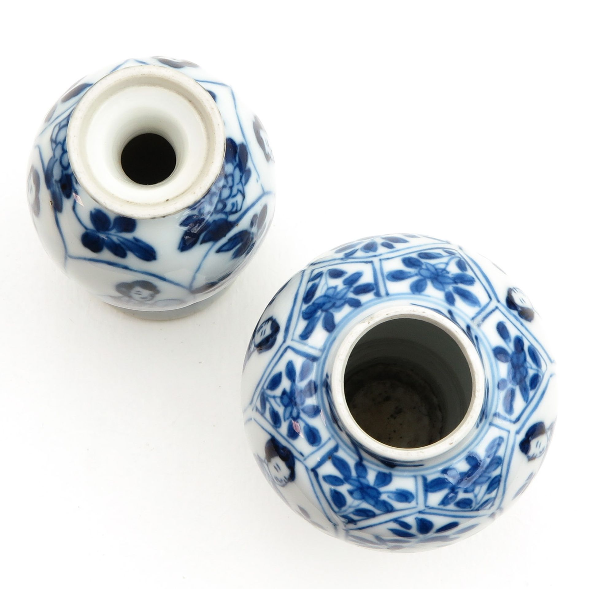 Two Miniature Blue and White Vases - Bild 5 aus 9