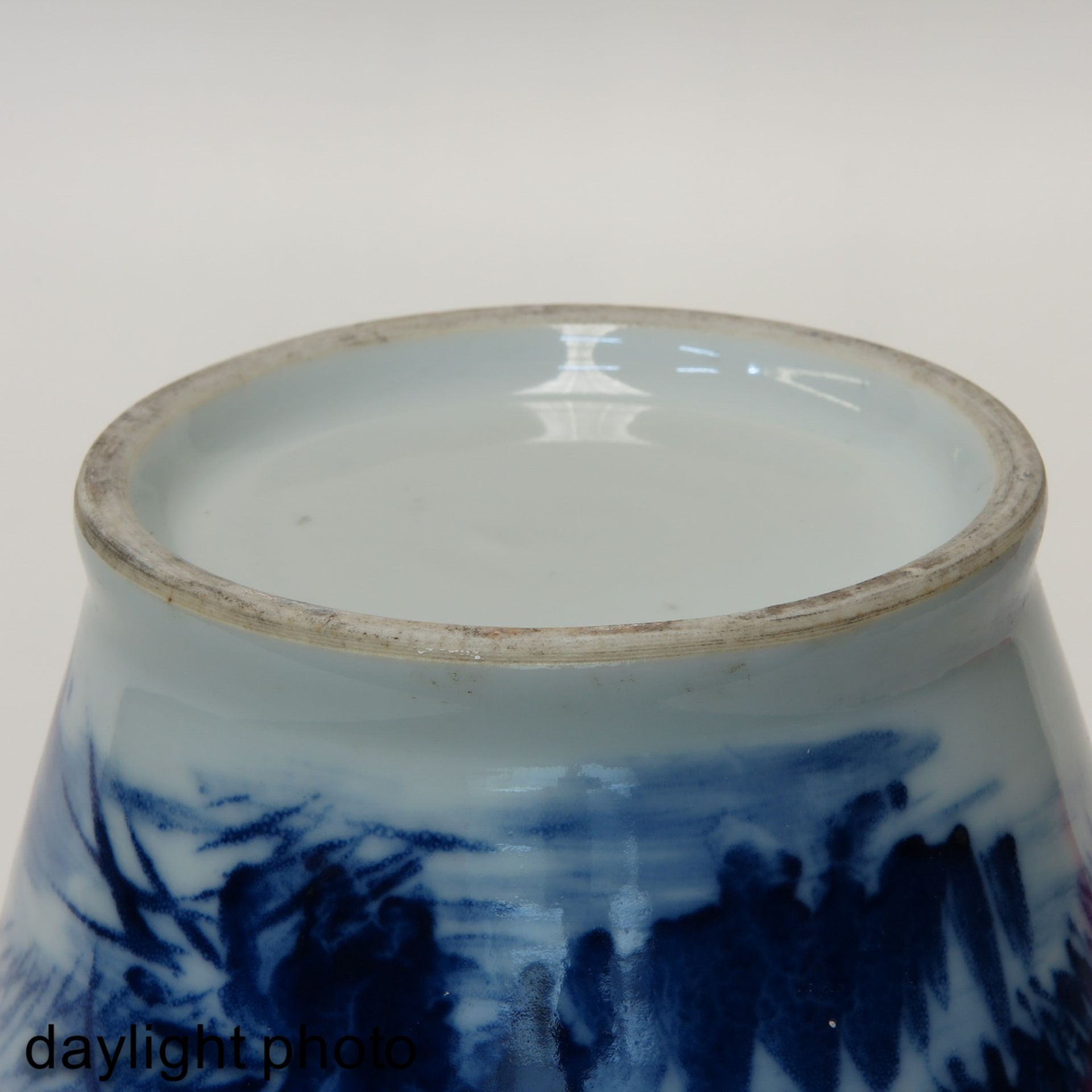 A Blue and White Vase - Bild 8 aus 9