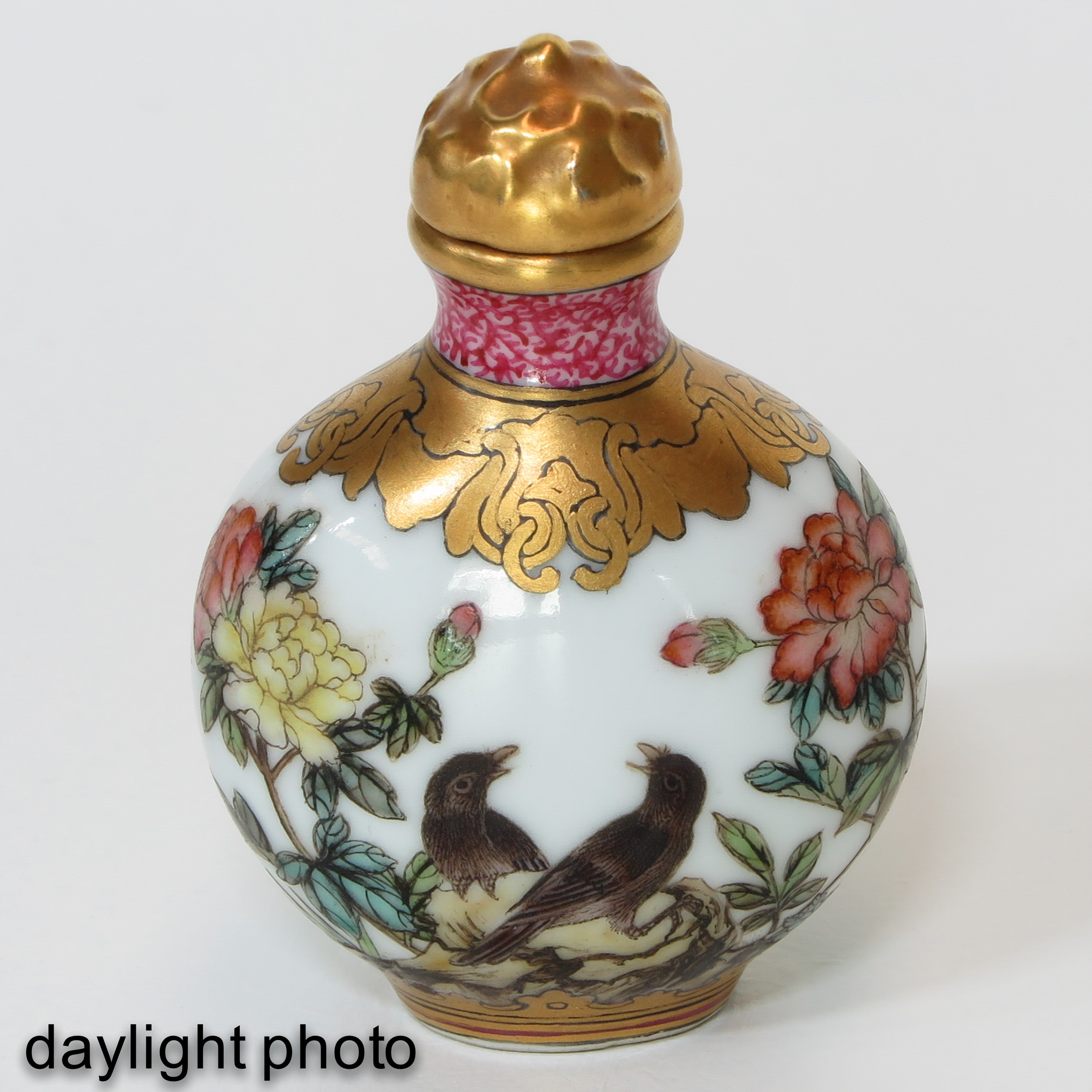 A Famille Rose Snuff Bottle - Image 8 of 10