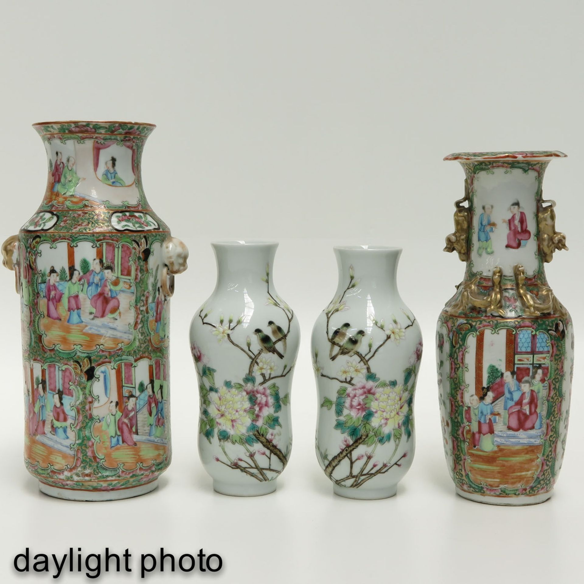 A Collection of Four Vases - Bild 7 aus 9