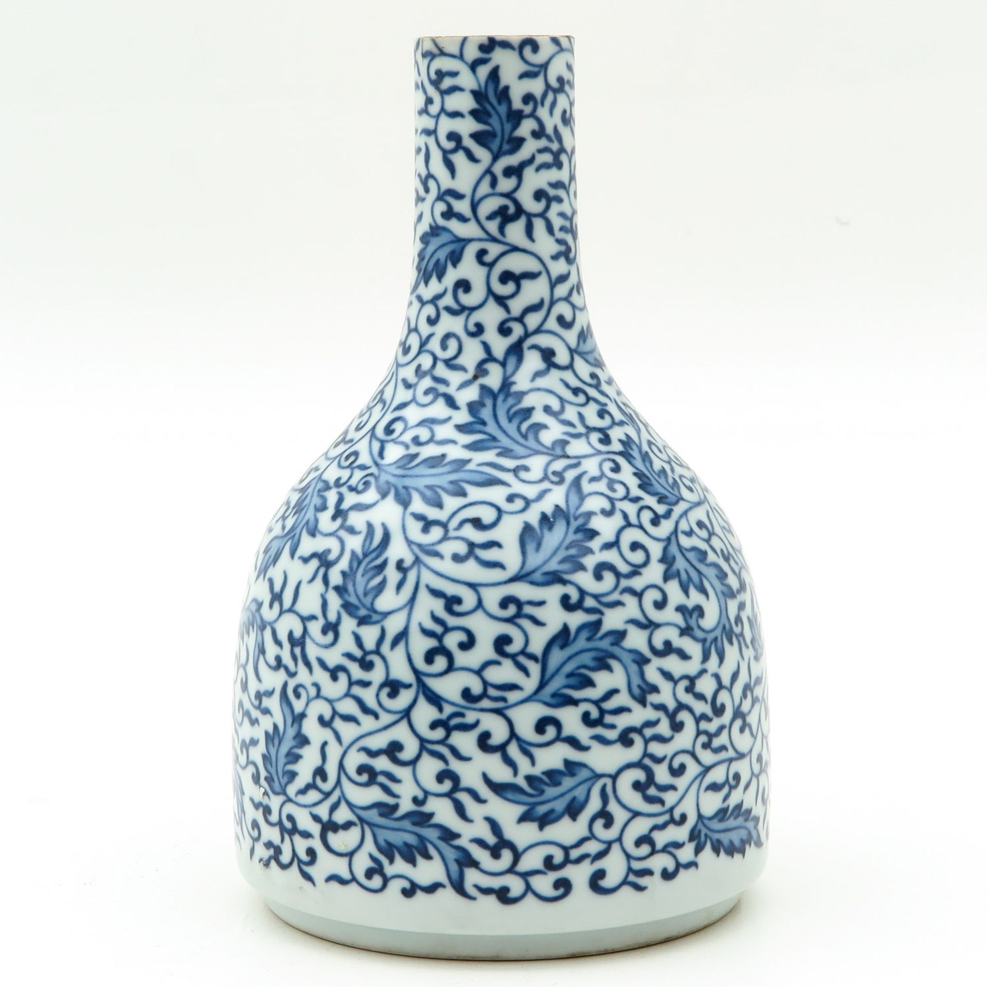 A Blue and White Vase - Bild 2 aus 9