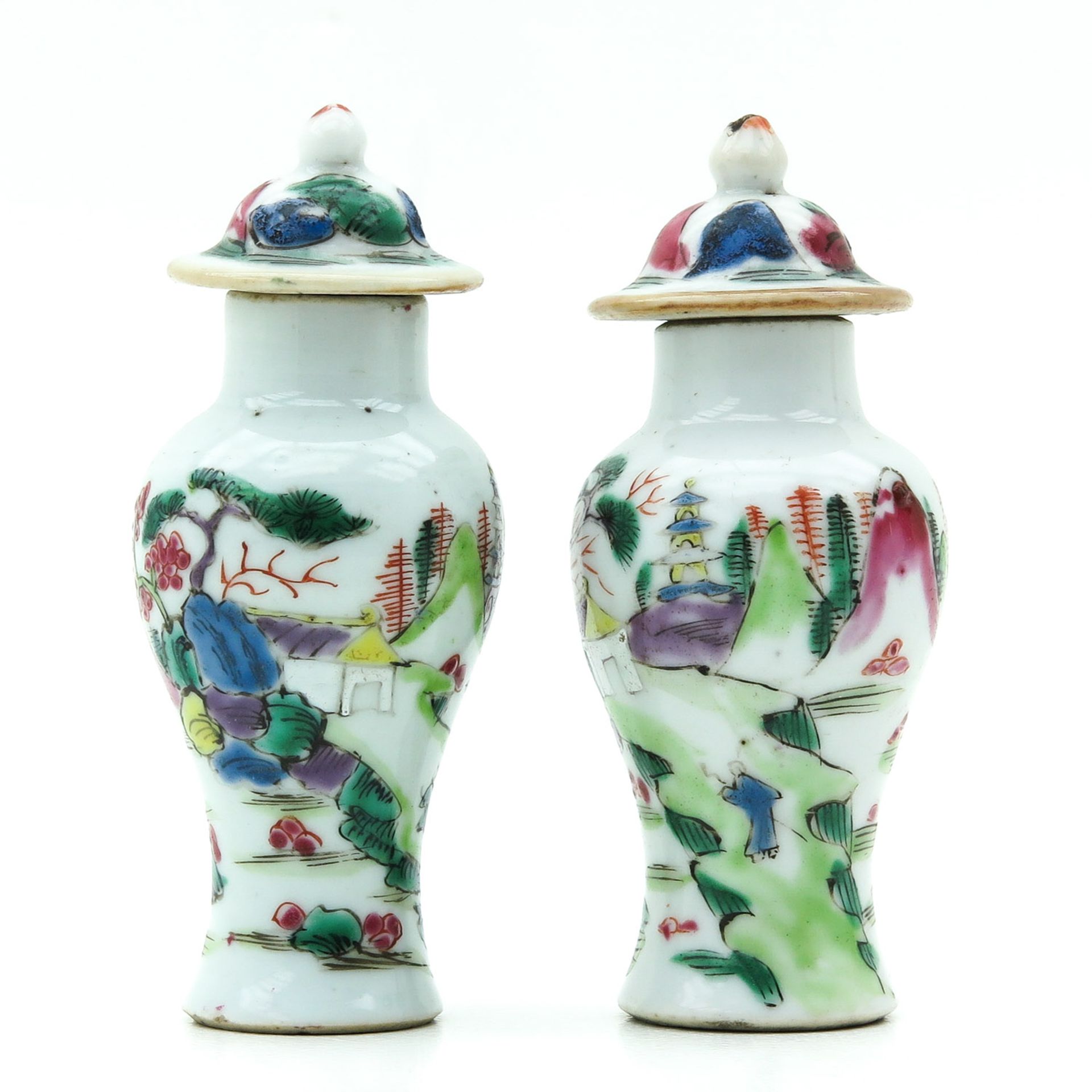A Pair of Miniature Covered Vases - Bild 2 aus 9