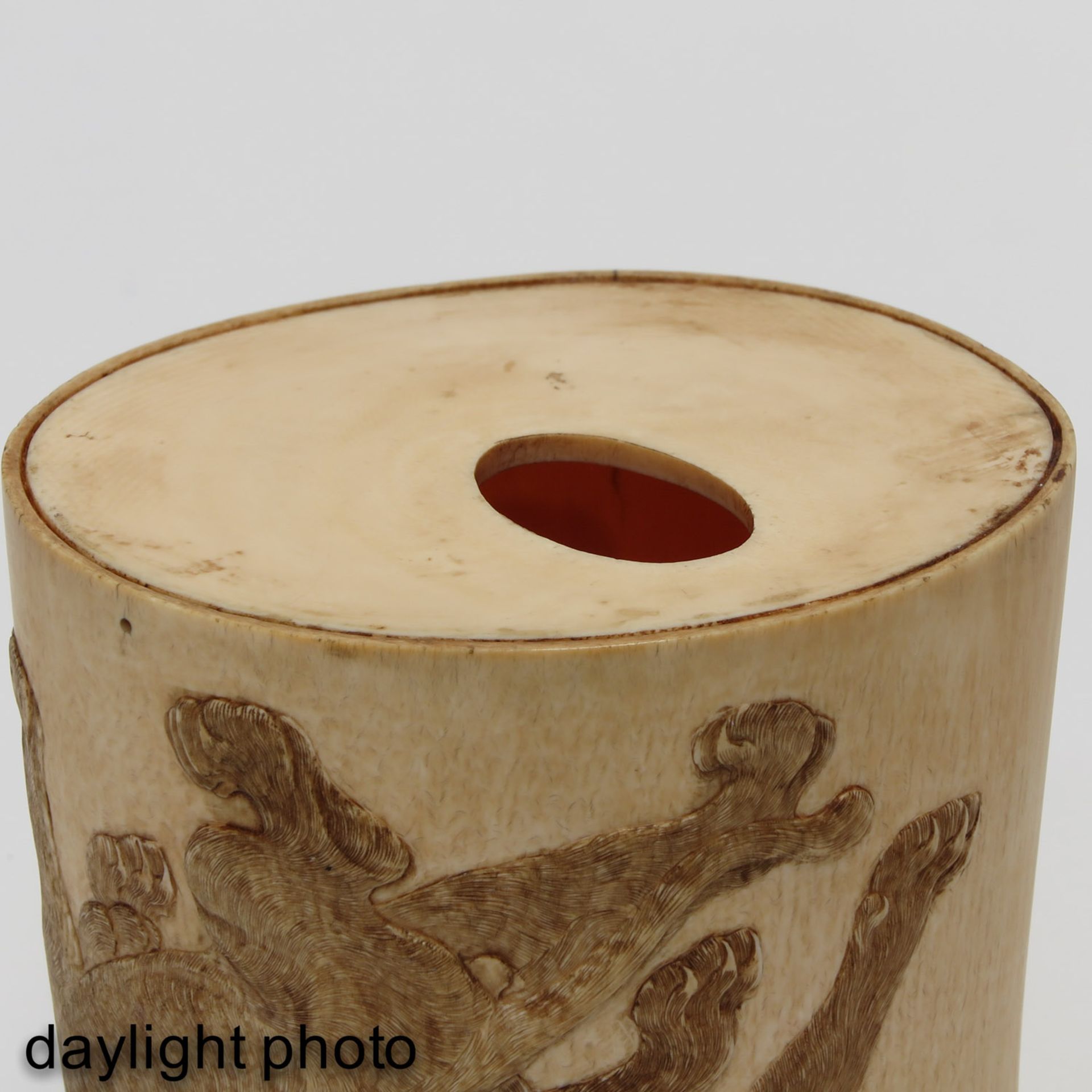 A Carved Brushpot with Cover - Bild 9 aus 9