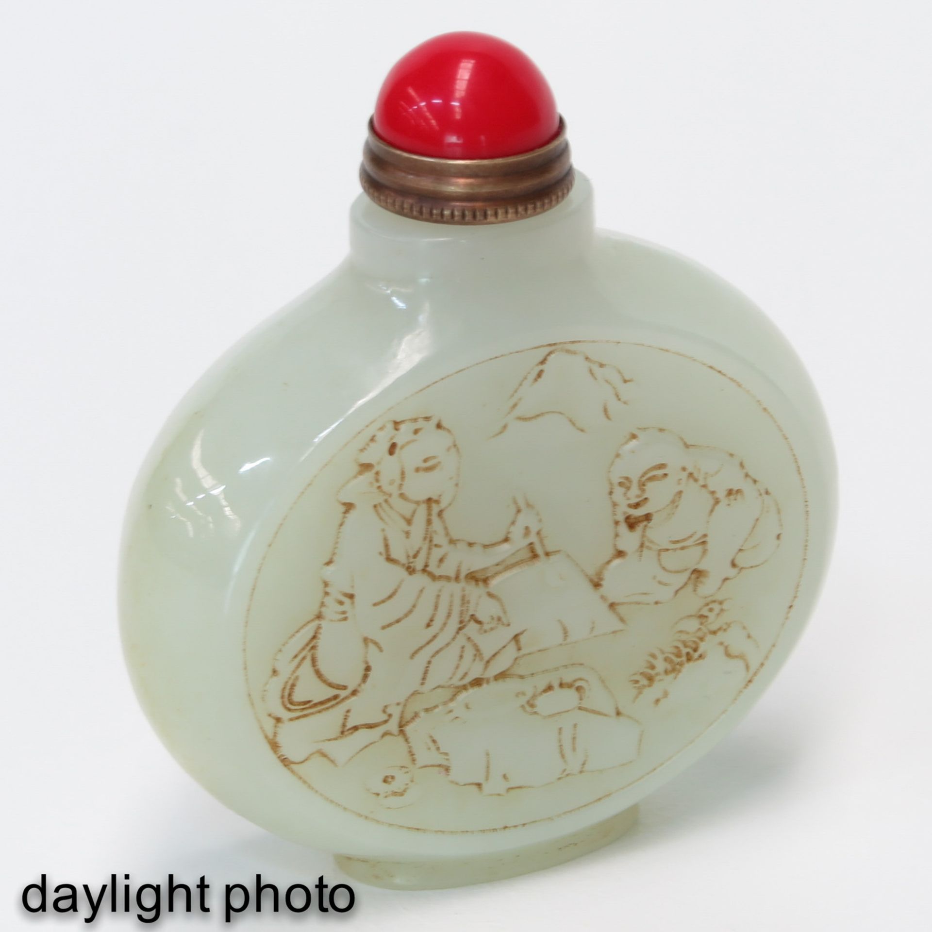 A Carved Jade Snuff Bottle - Bild 8 aus 10