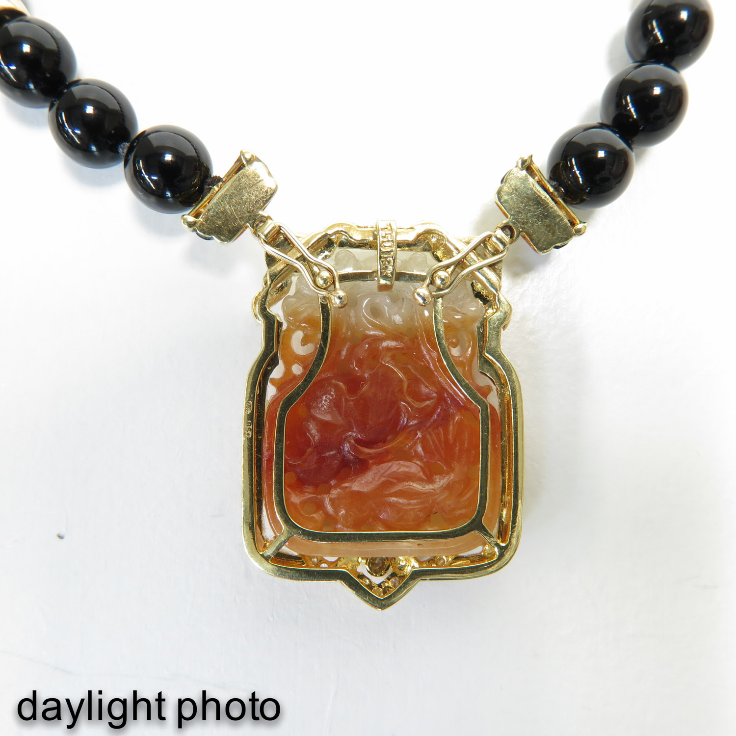 An Onyx and Jade Necklace - Image 4 of 4