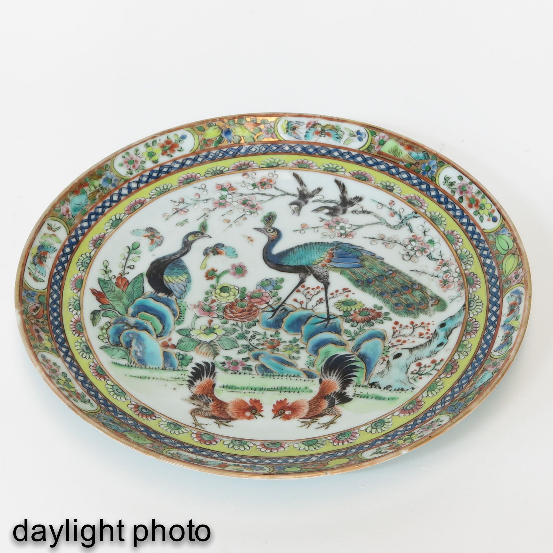 A Pair of Polychrome Plates - Bild 7 aus 9