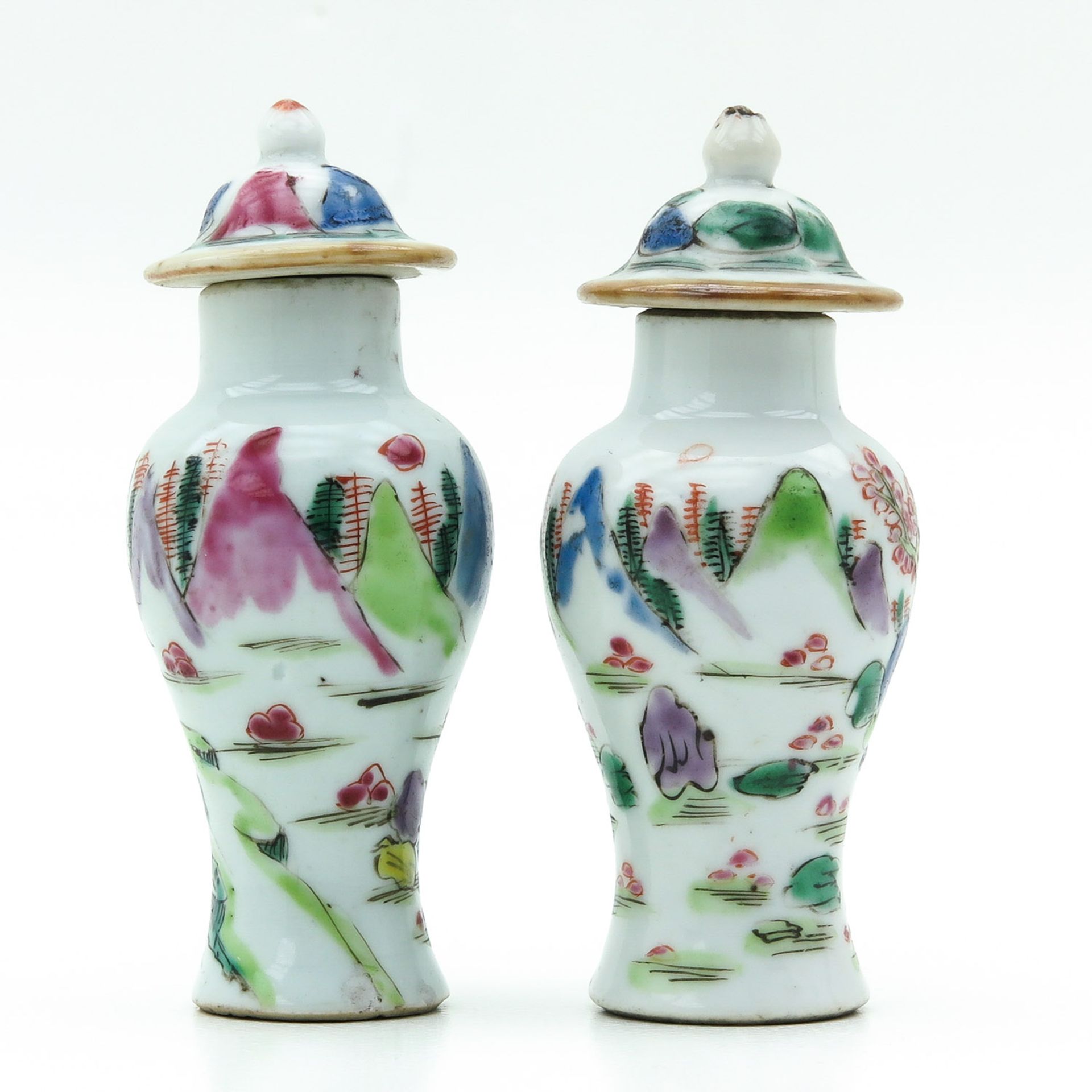 A Pair of Miniature Covered Vases - Bild 4 aus 9