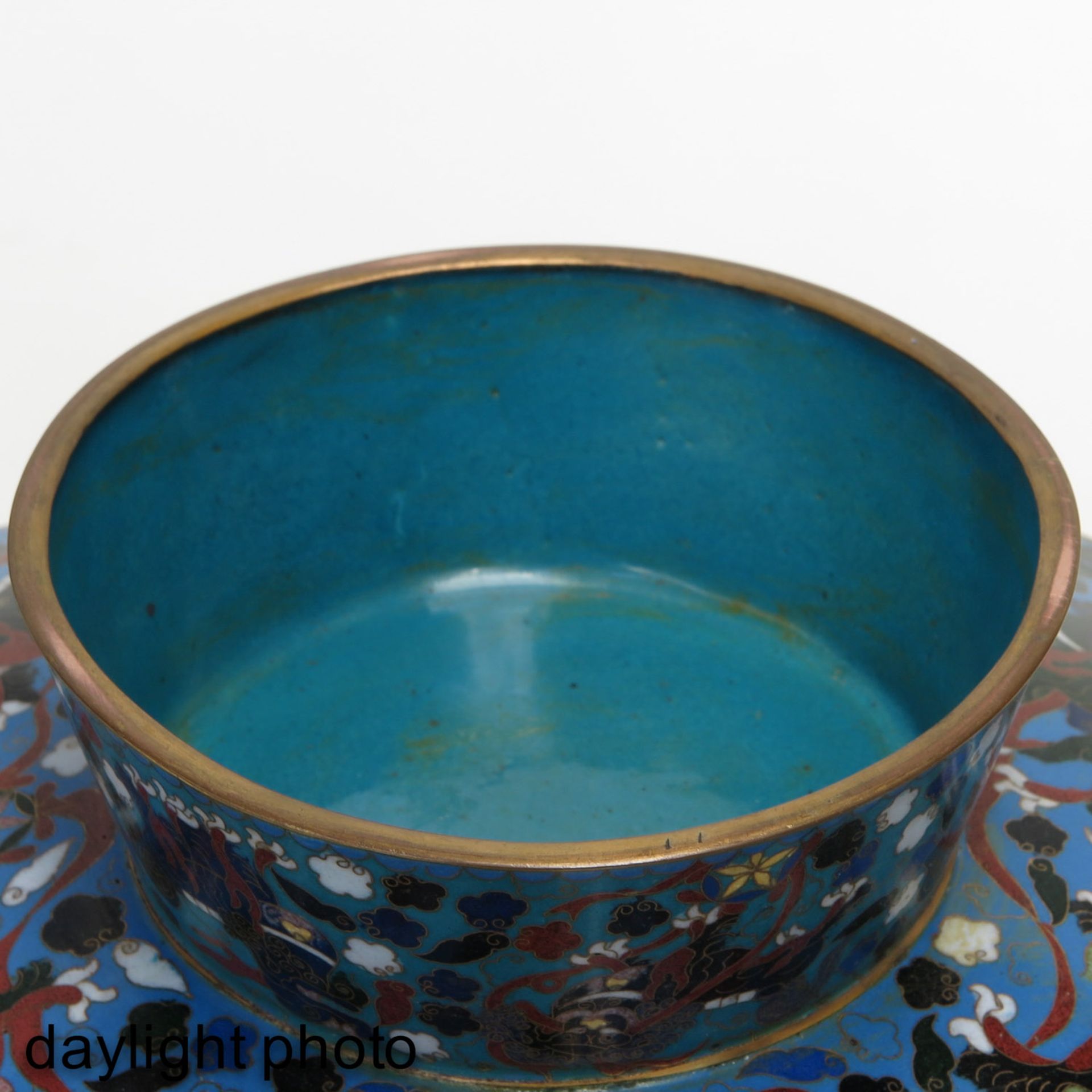 A Cloisonne Serving Bowl with Base - Bild 8 aus 10