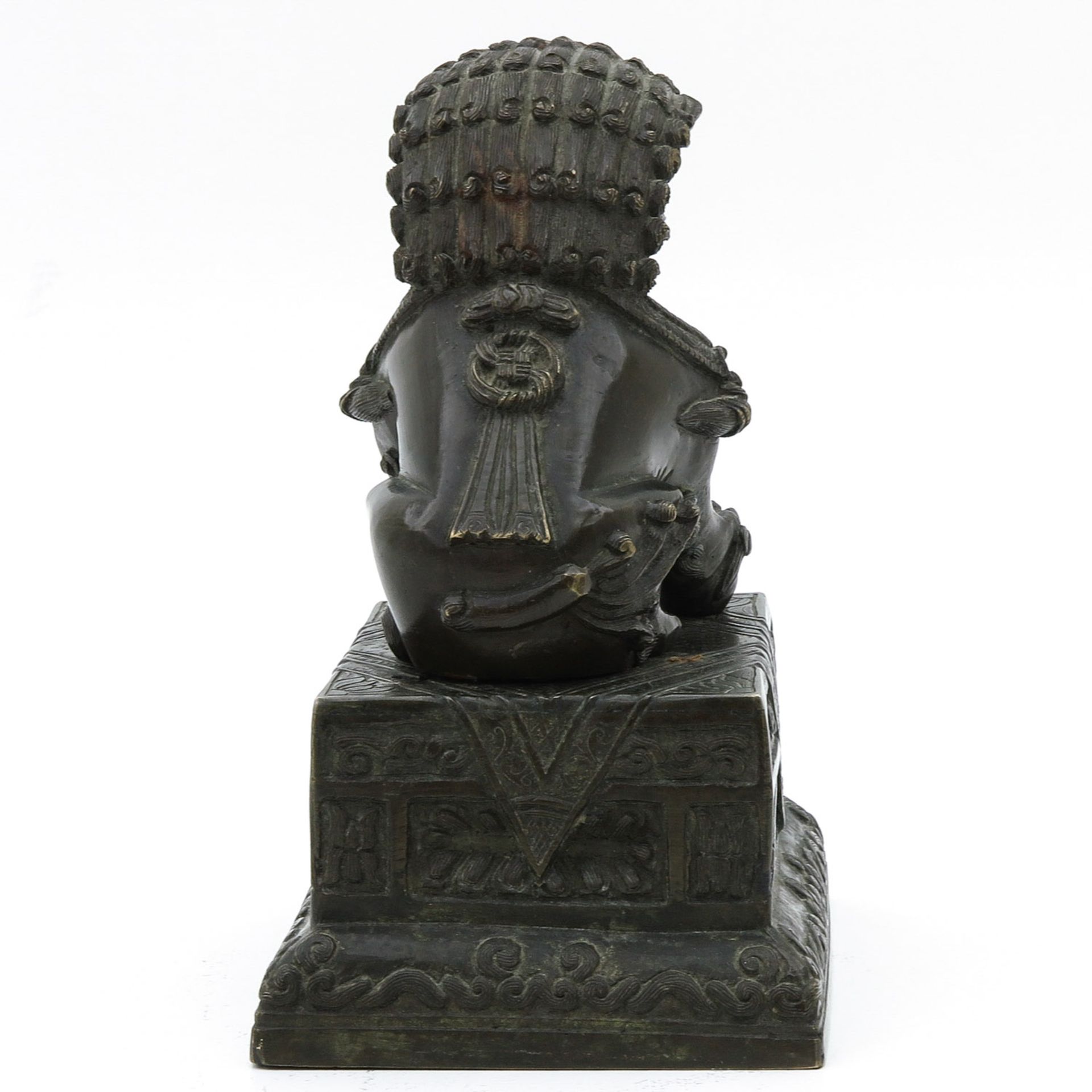 A Bronze Temple Lion Sculpture - Bild 2 aus 9