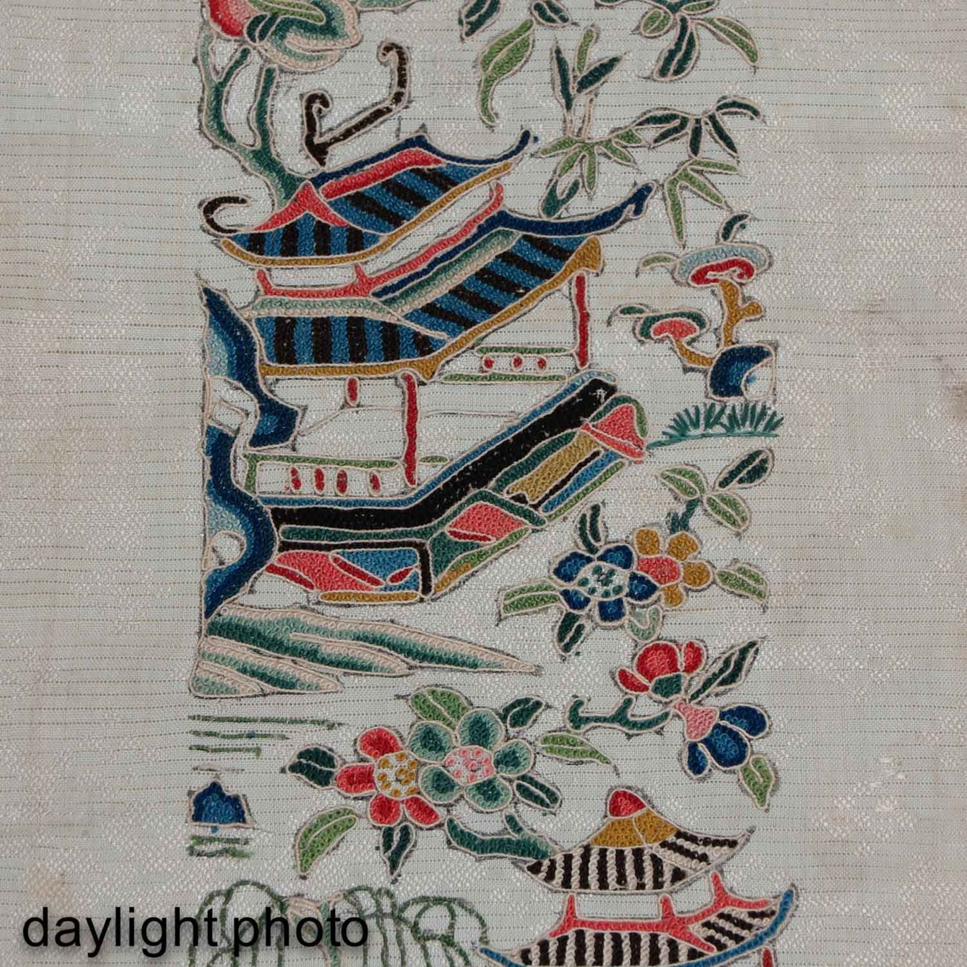 A Collection of 6 Embroidered Textiles - Bild 3 aus 3