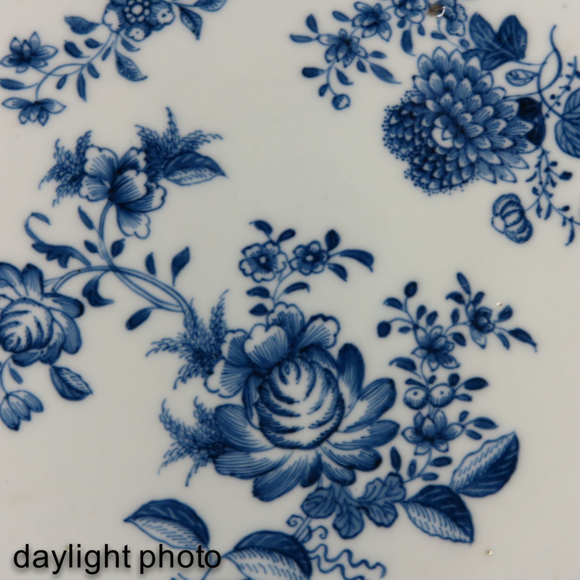 A Blue and White Plate - Bild 7 aus 7