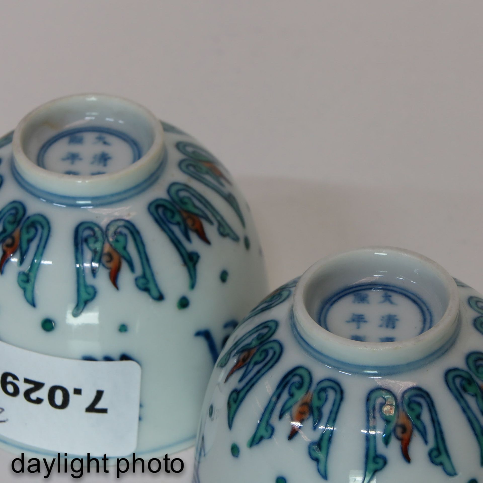 A Pair of Doucai Decor Cups - Bild 8 aus 9
