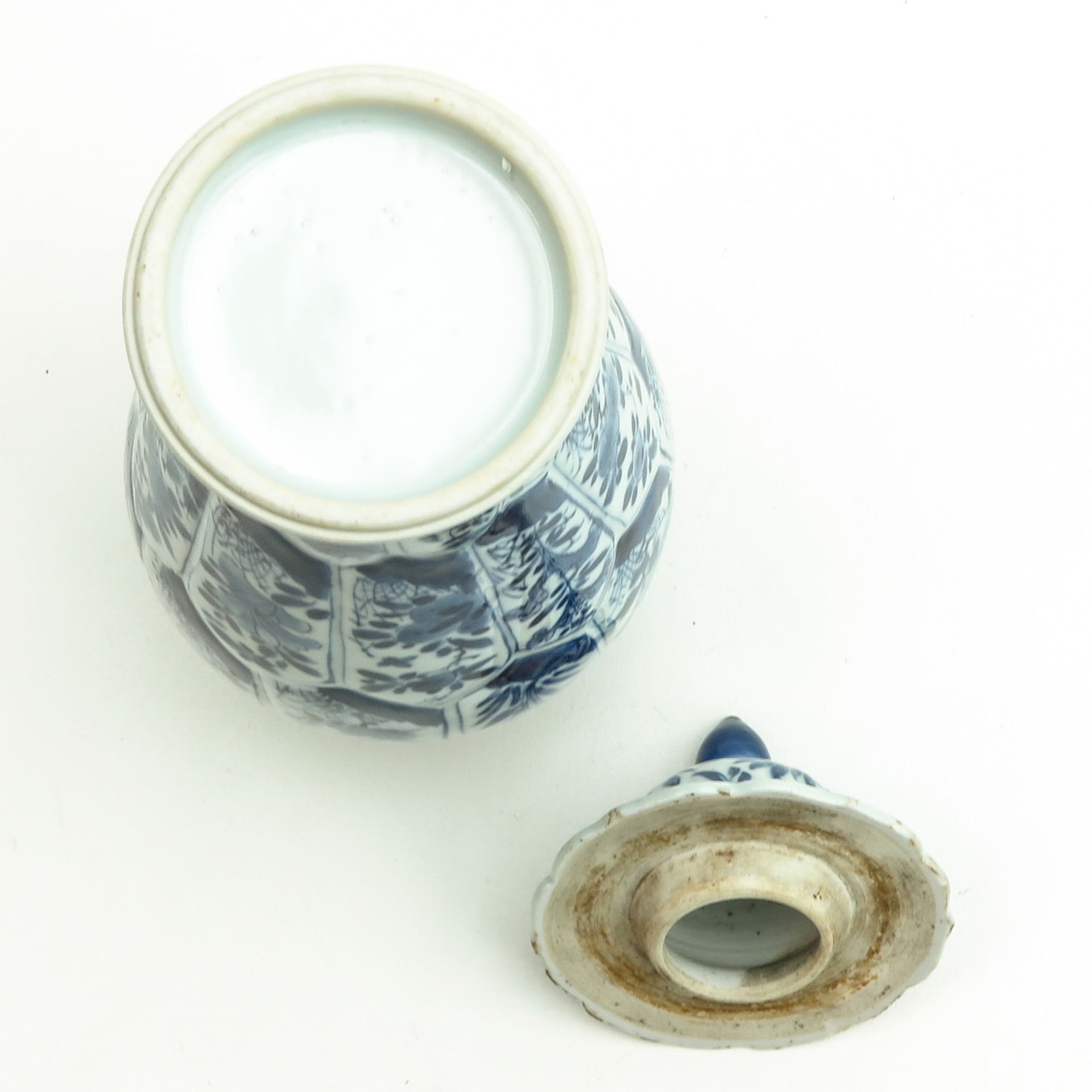 A Blue and White Garniture Vase - Bild 6 aus 9