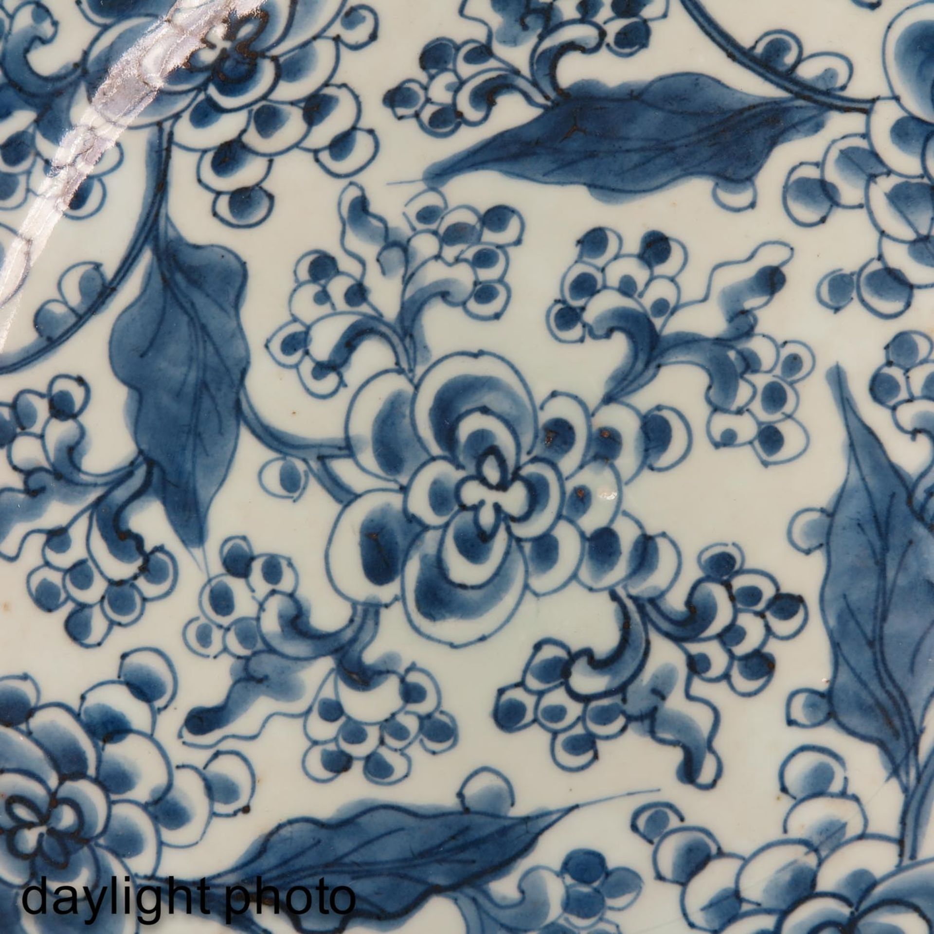 A Blue and White Plate - Bild 7 aus 7