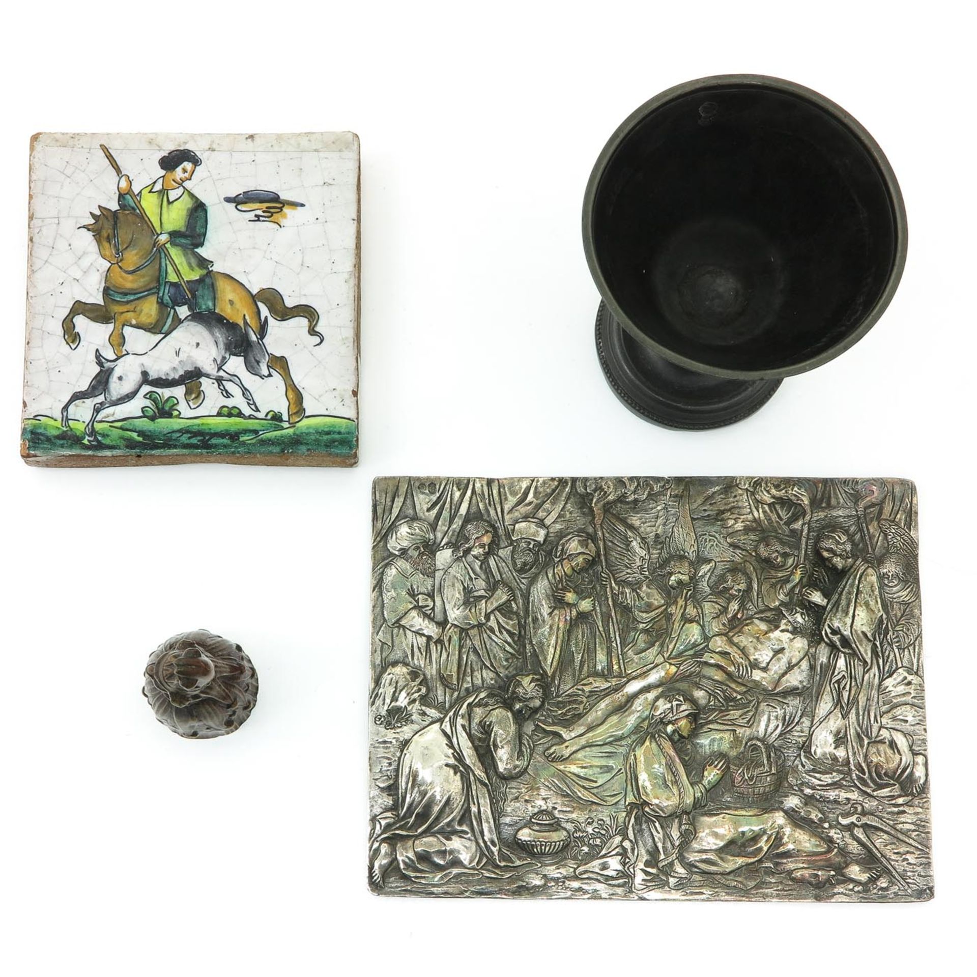 A Diverse Collection of Collectible Religious Items - Bild 5 aus 10