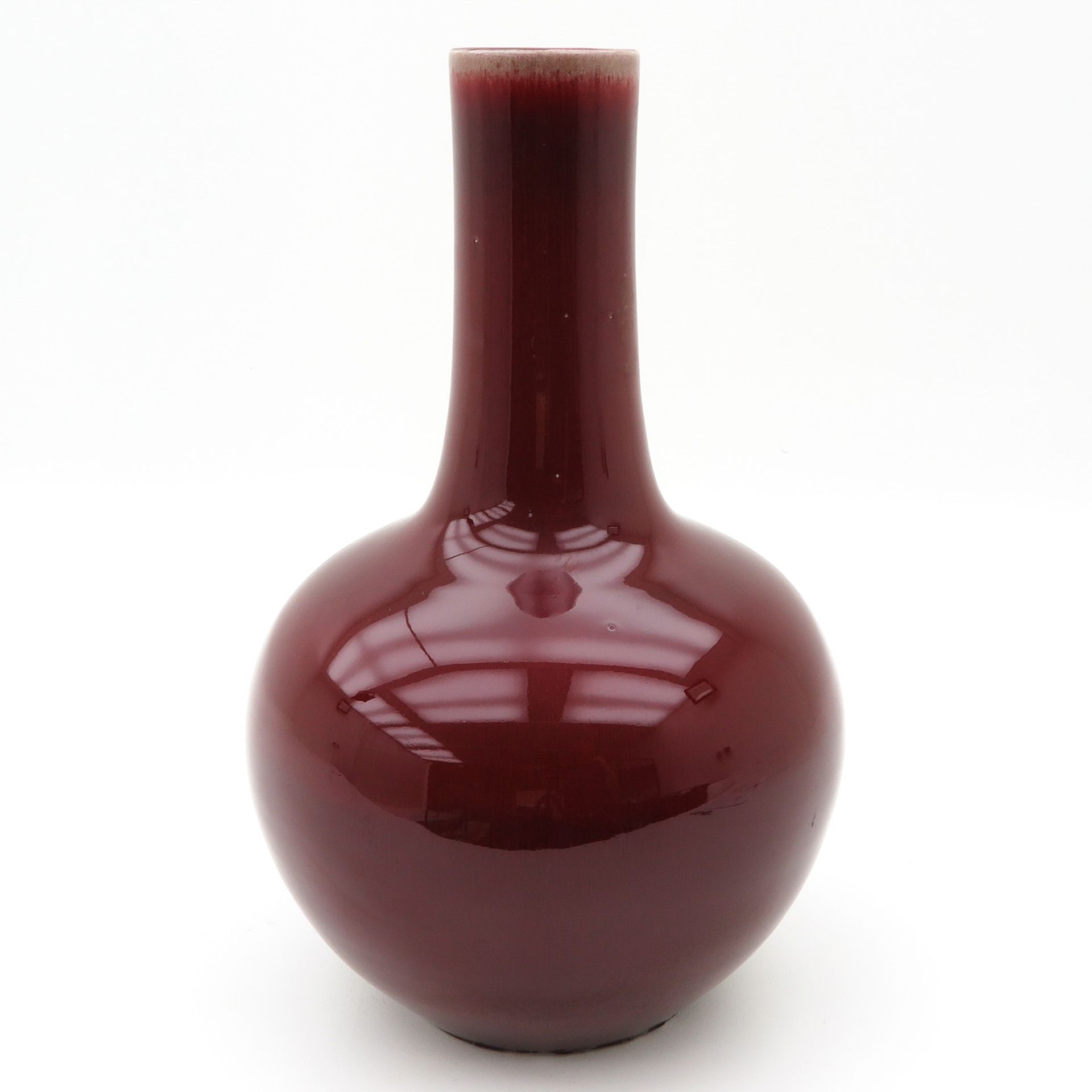 A Sang de Boeuf Tianqiu Ping Vase - Bild 3 aus 9