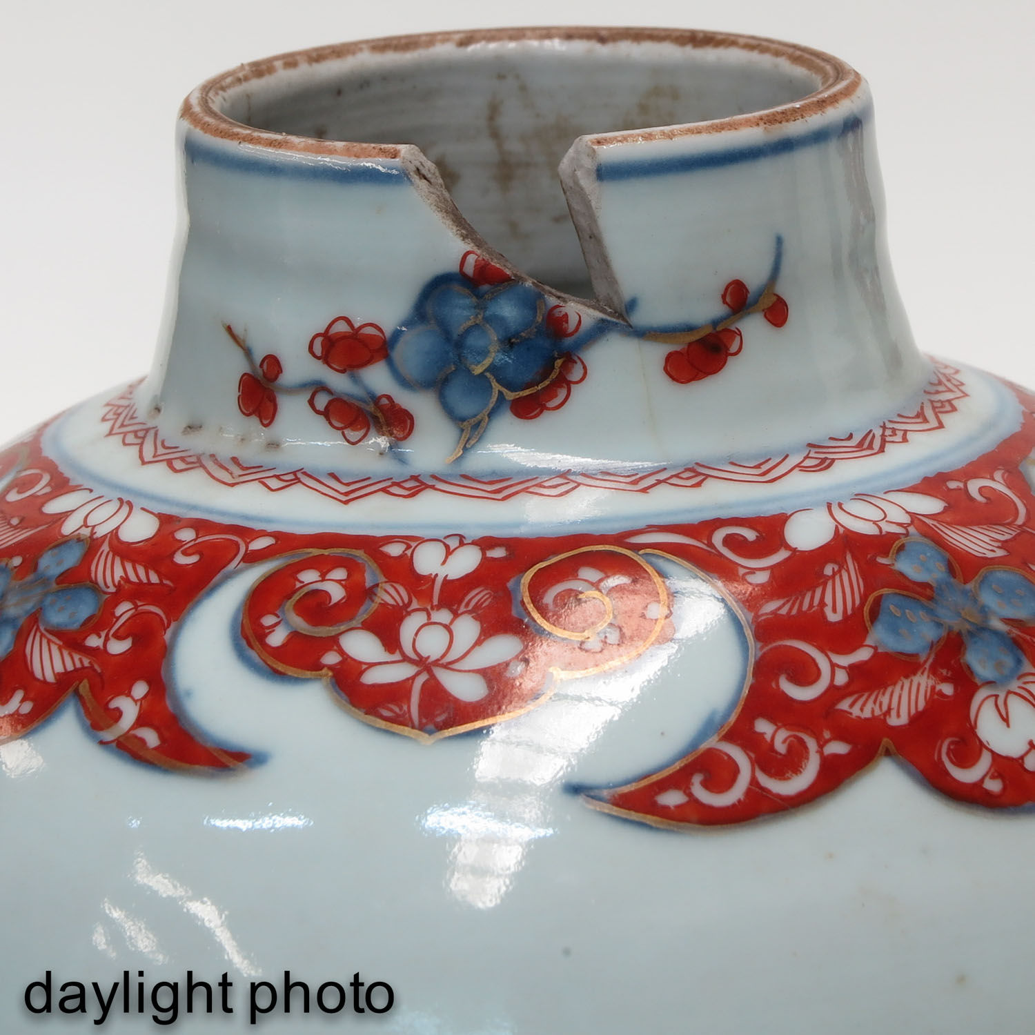 A 5 Piece Imari Garniture Set - Image 9 of 10