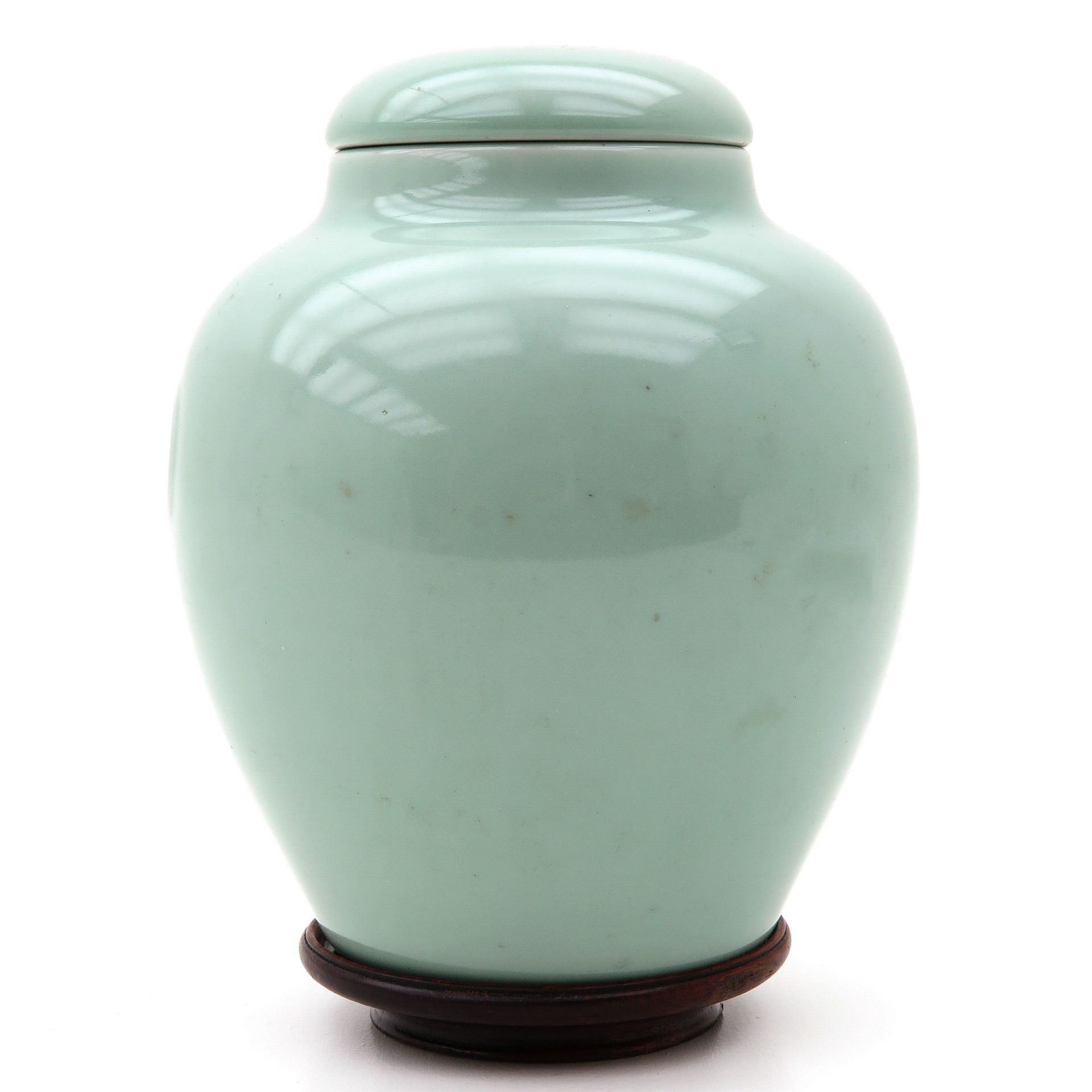 A Celadon Vase with Cover - Bild 4 aus 9